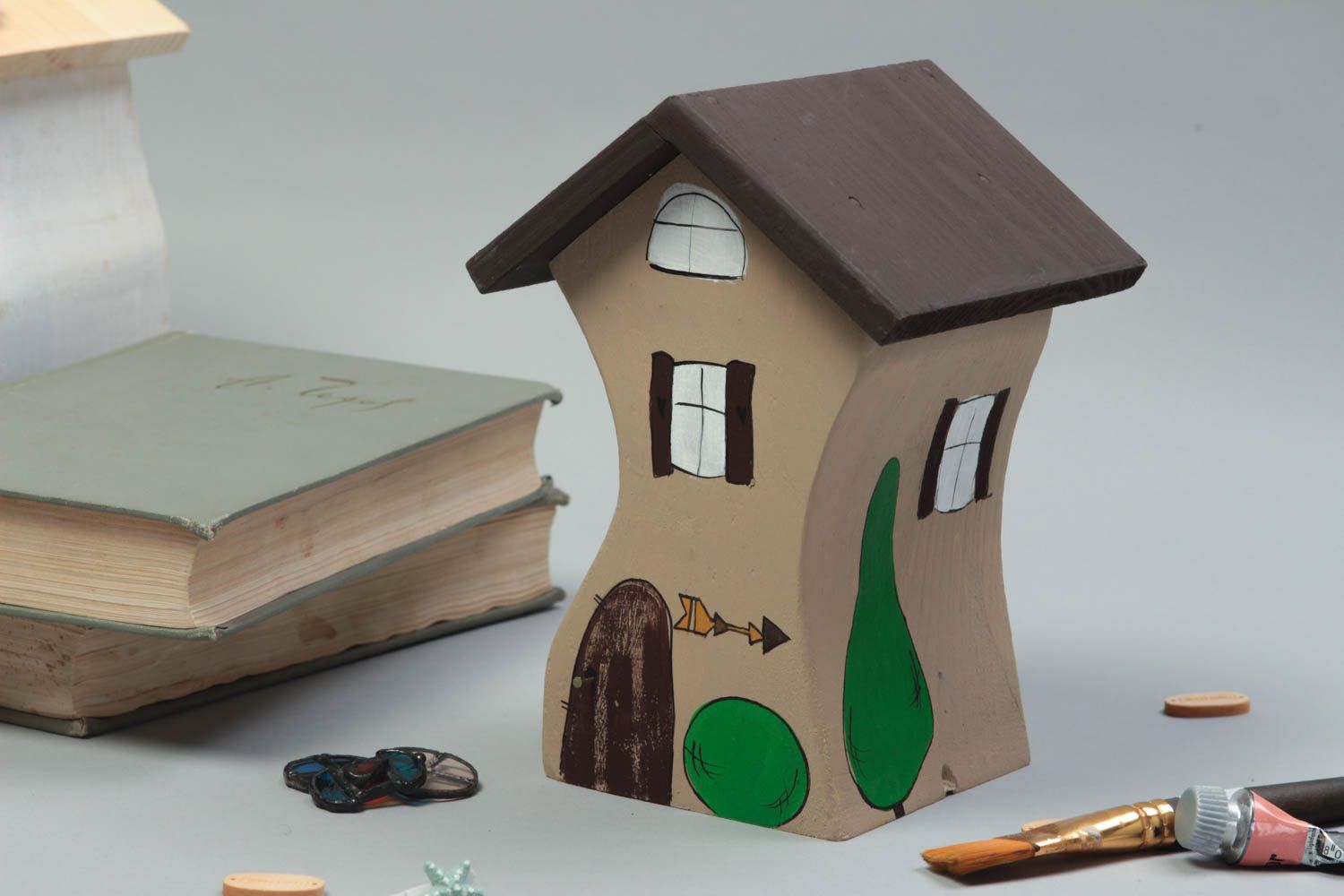 Statuette maison faite main Figurine en bois peinte à l'acrylique Déco maison photo 1