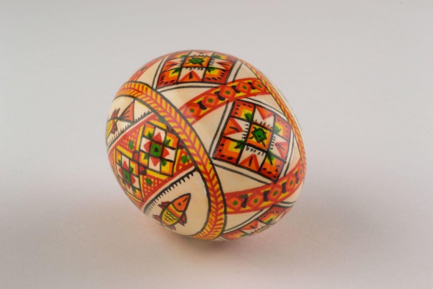 Bemaltes Ei aus Holz mit Ornament foto 4