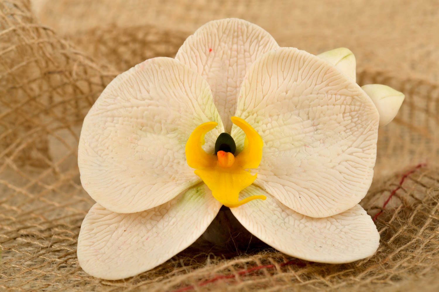 Заколка с цветком украшение ручной работы белая орхидея украшение для волос фото 1