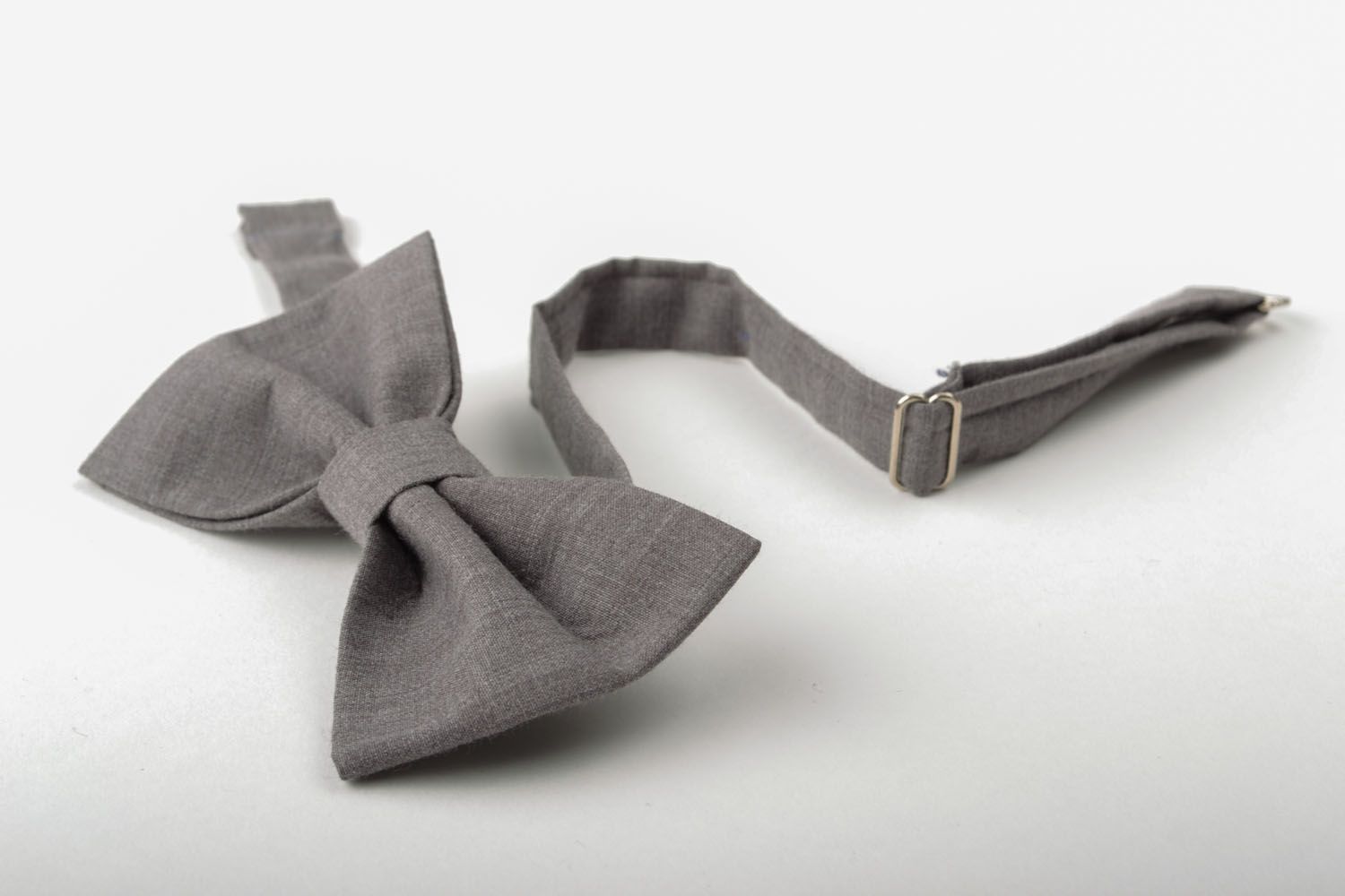 Серый галстук-бабочка фото 1