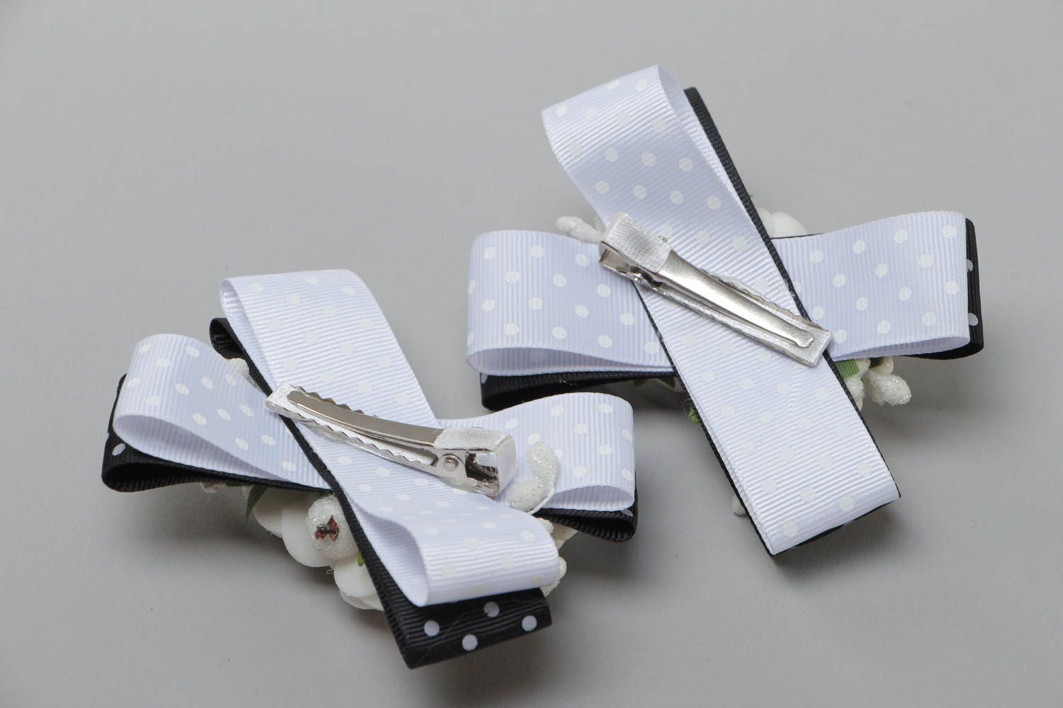 Set of handmade designer rep ribbon bow hair clips 2 pieces photo 4