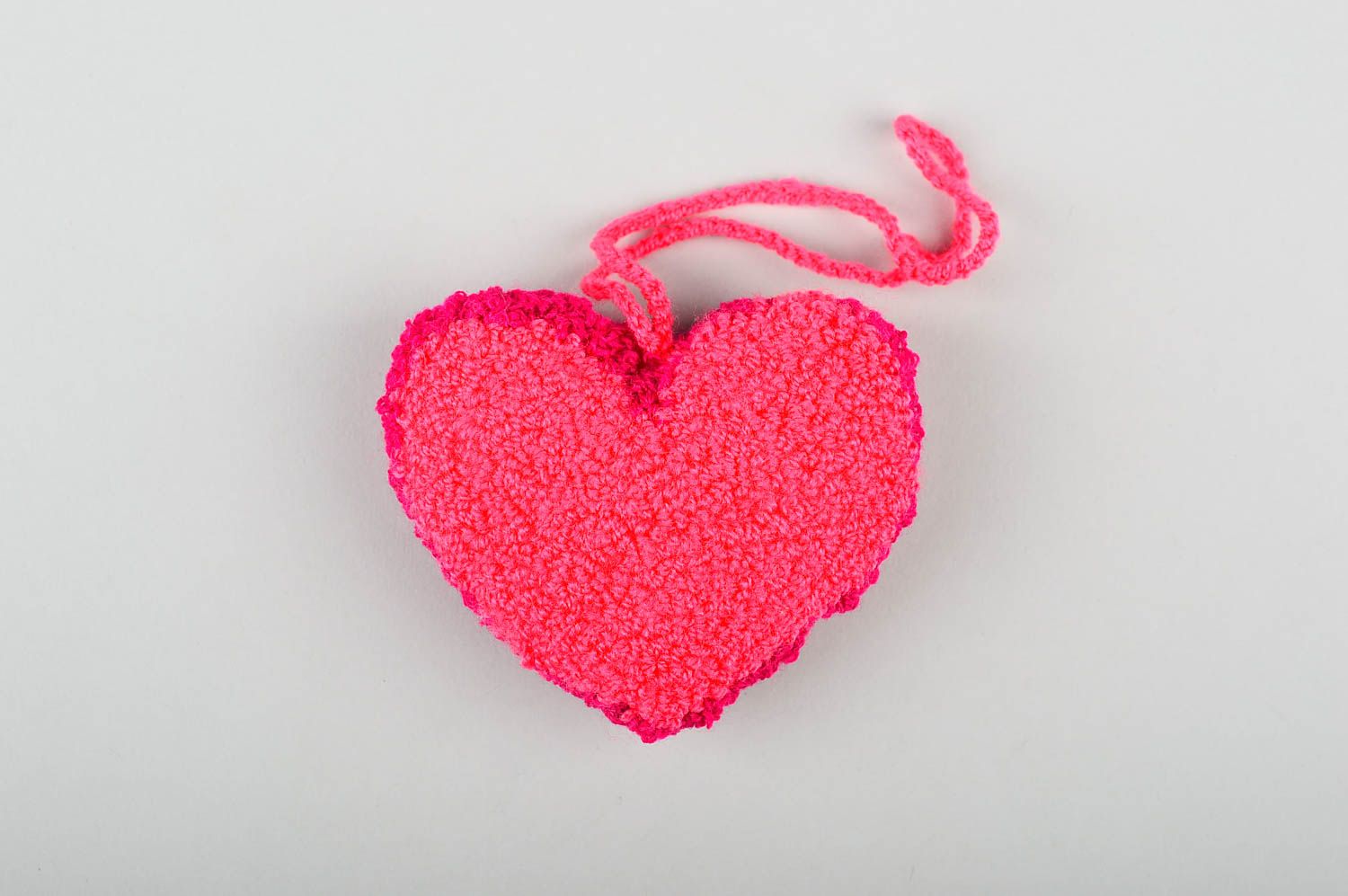 Декор для дома хэнд мэйд мягкое сердце из ниток декоративное сердце малиновое фото 1