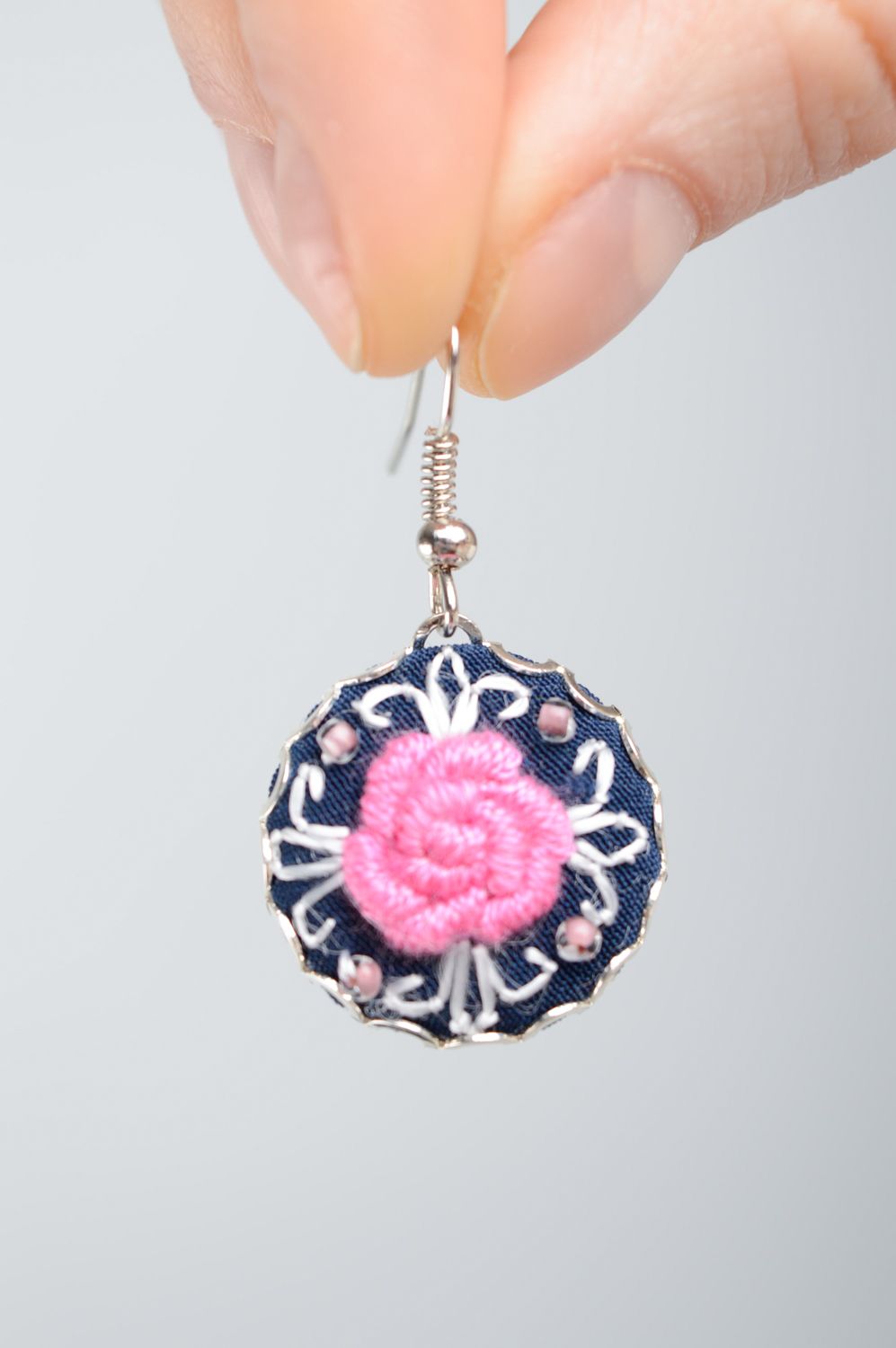 Rococo embroidered round earrings photo 2