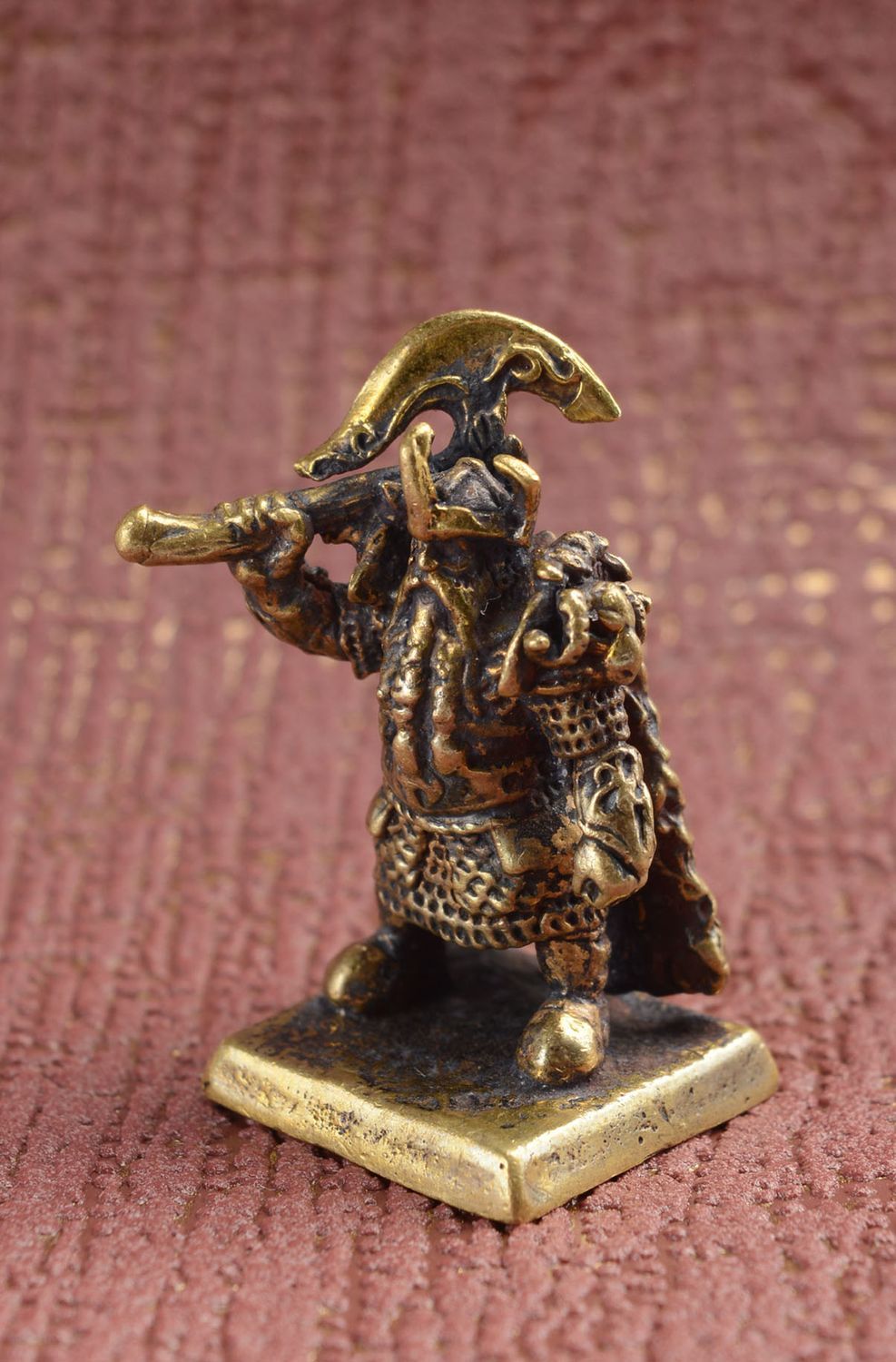Mini Figurine gnome avec hache faite main en bronze Décoration d'intérieur photo 1