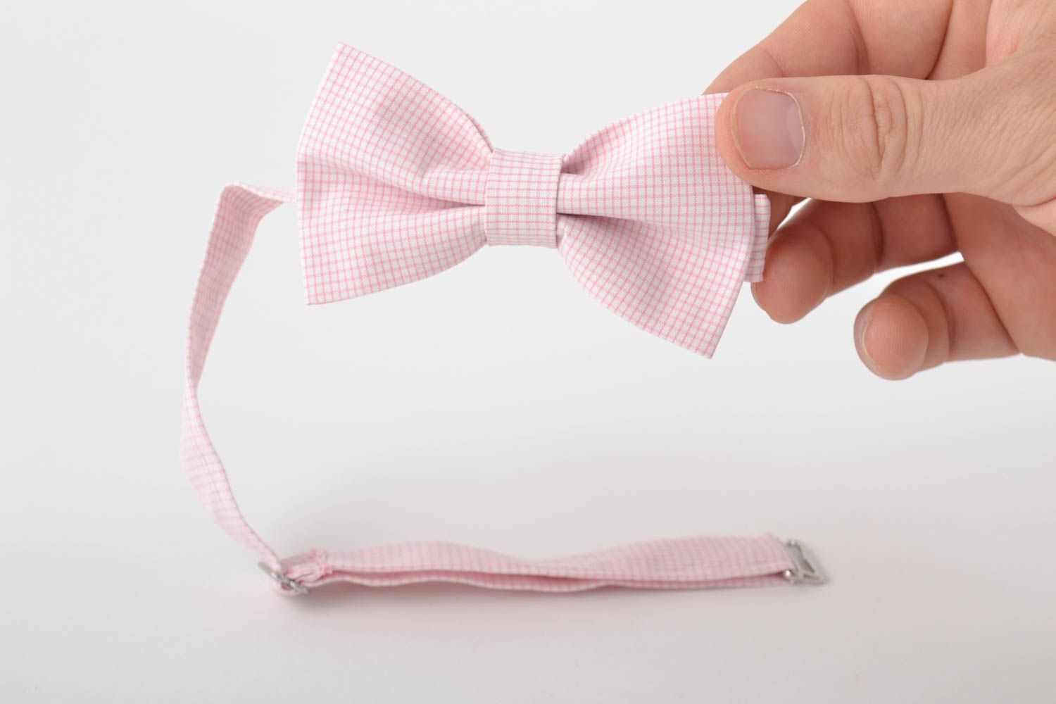 Детский галстук-бабочка из ткани с регулируемым ремешком розовый ручной работы фото 5