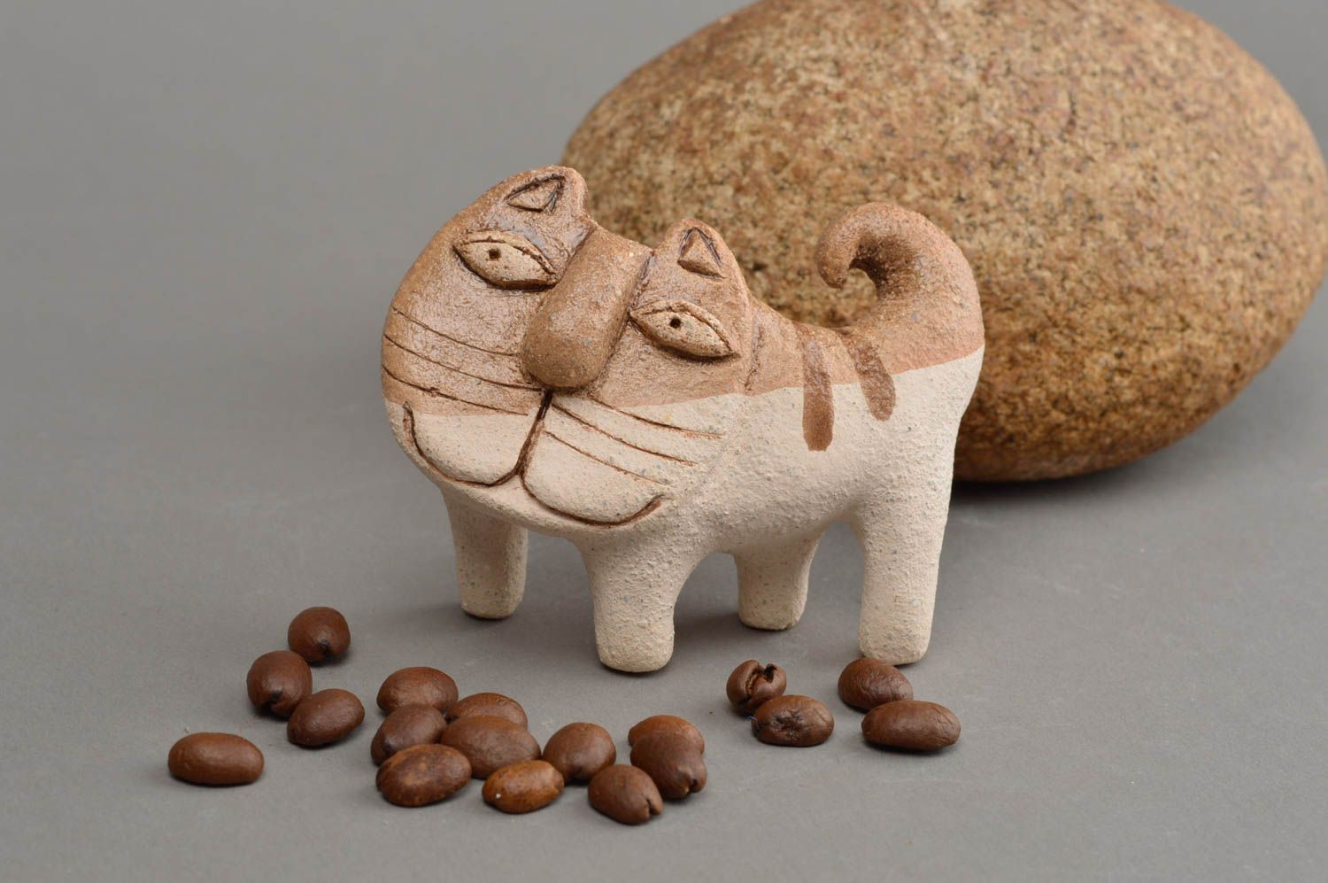 Statuetta gatto in argilla fatta a mano figurina decorativa in ceramica  foto 1