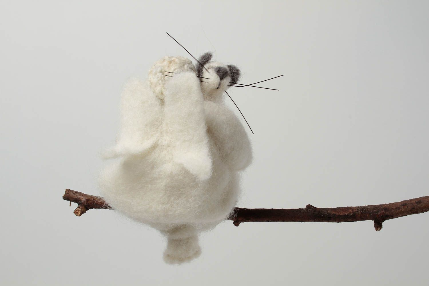 Juguete artesanal muñeco de peluche regalo original Angelito blanco con gato foto 2