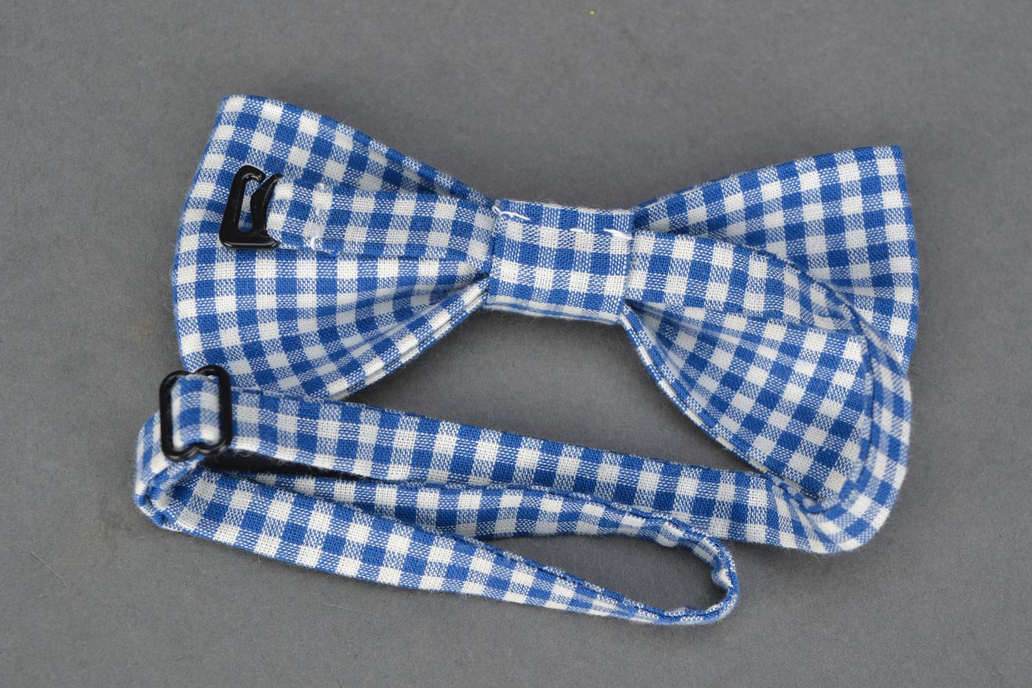 Текстильный галстук-бабочка в голубую клеточку фото 4