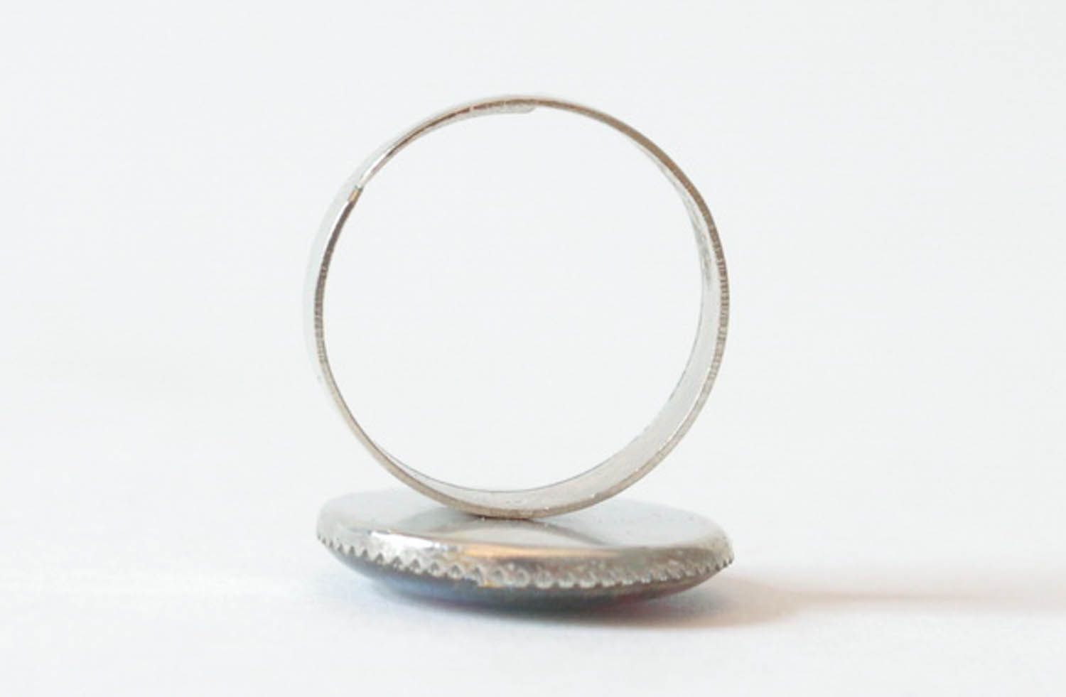 Handgemachter Ring aus Metall foto 2