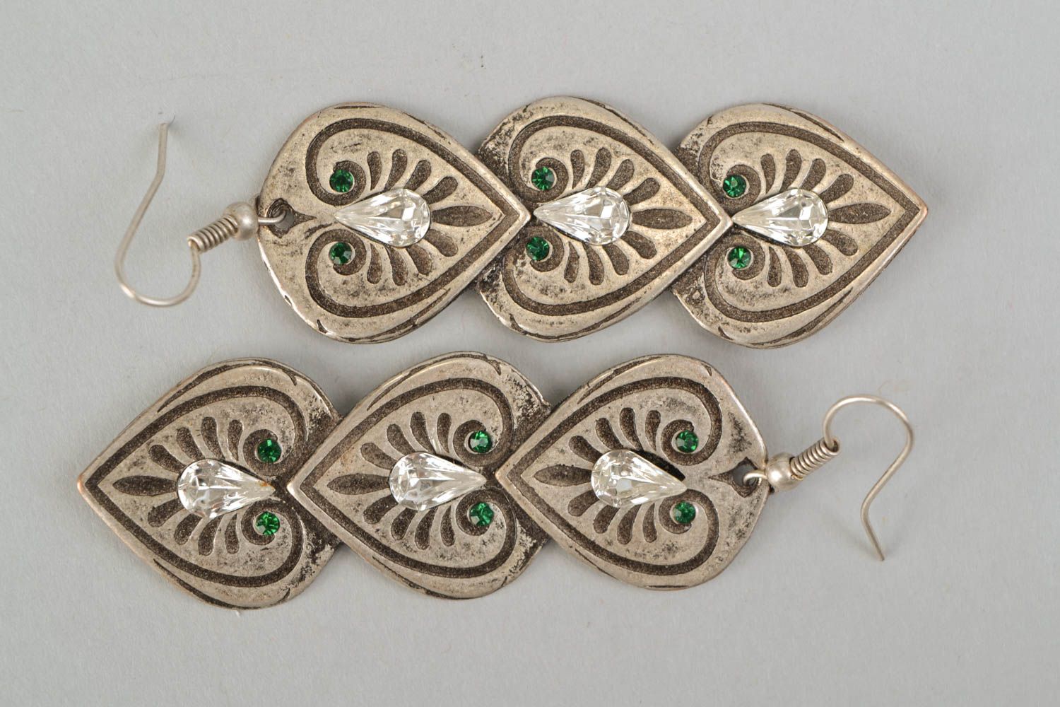 Long metal earrings with rhinestones photo 3