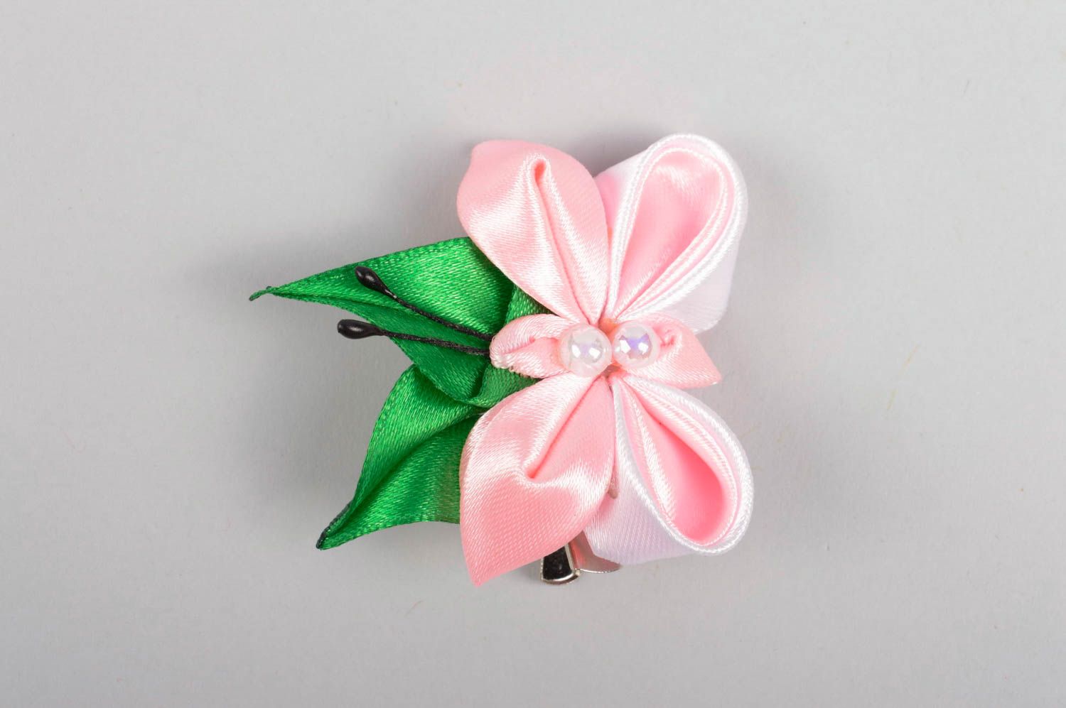 Нарядное украшение ручной работы розовая заколка с цветком аксессуар для волос фото 5