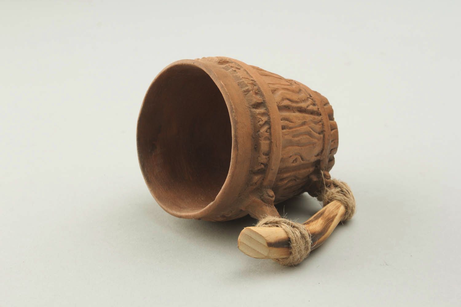 Clay not glazed lead-free cup with fake wood pattern and wide handle  photo 2