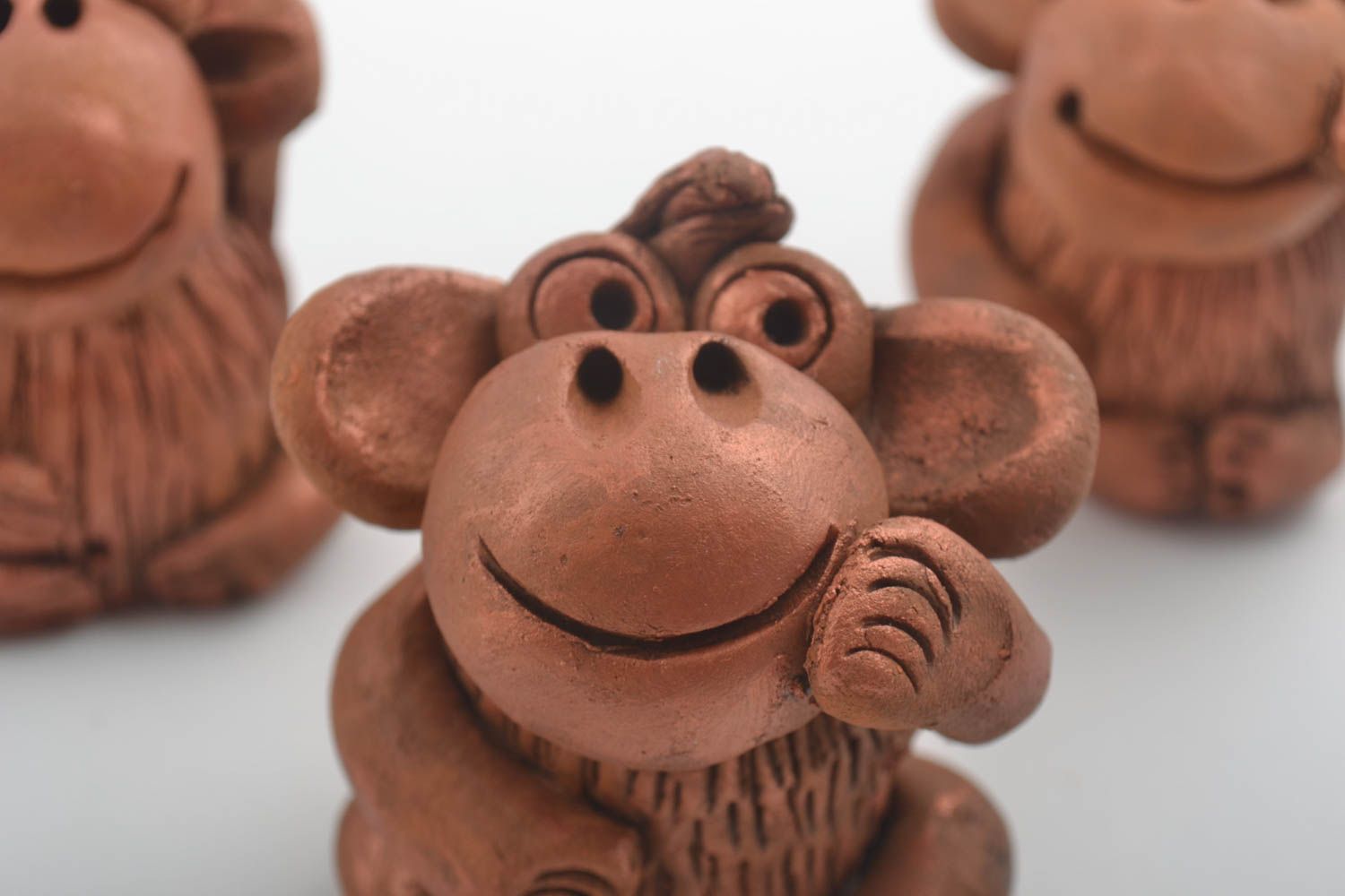 Statuette scimmia in argilla fatte a mano figurine decorative in ceramica 
 foto 5