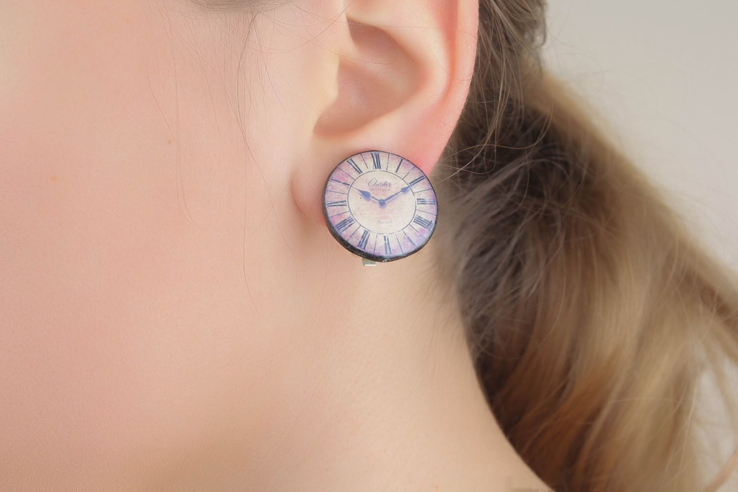 Сlip-on earrings made of epoxy resin photo 1