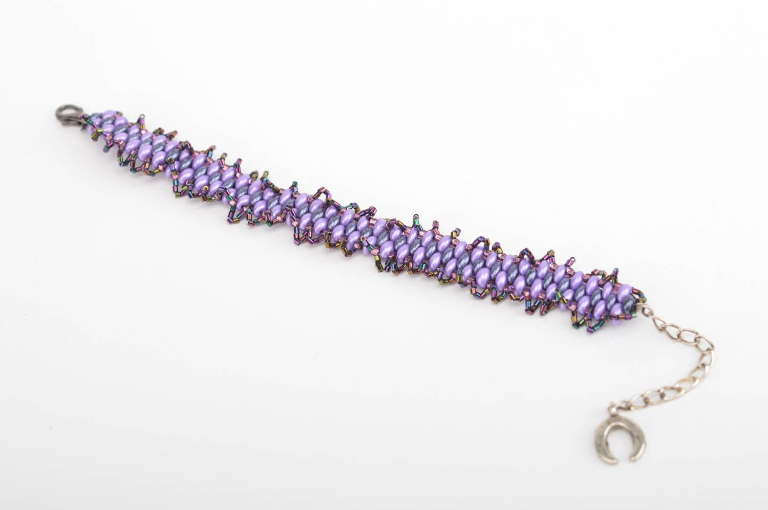 Красивый браслет плетеный из бусин фиолетового цвета украшение ручной работы фото 2