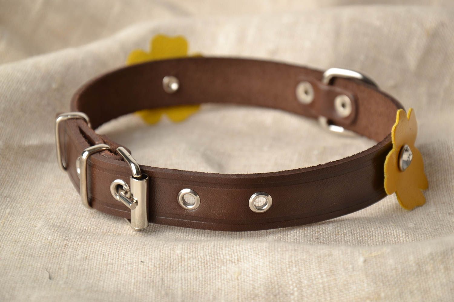Leather collar with flowers photo 1