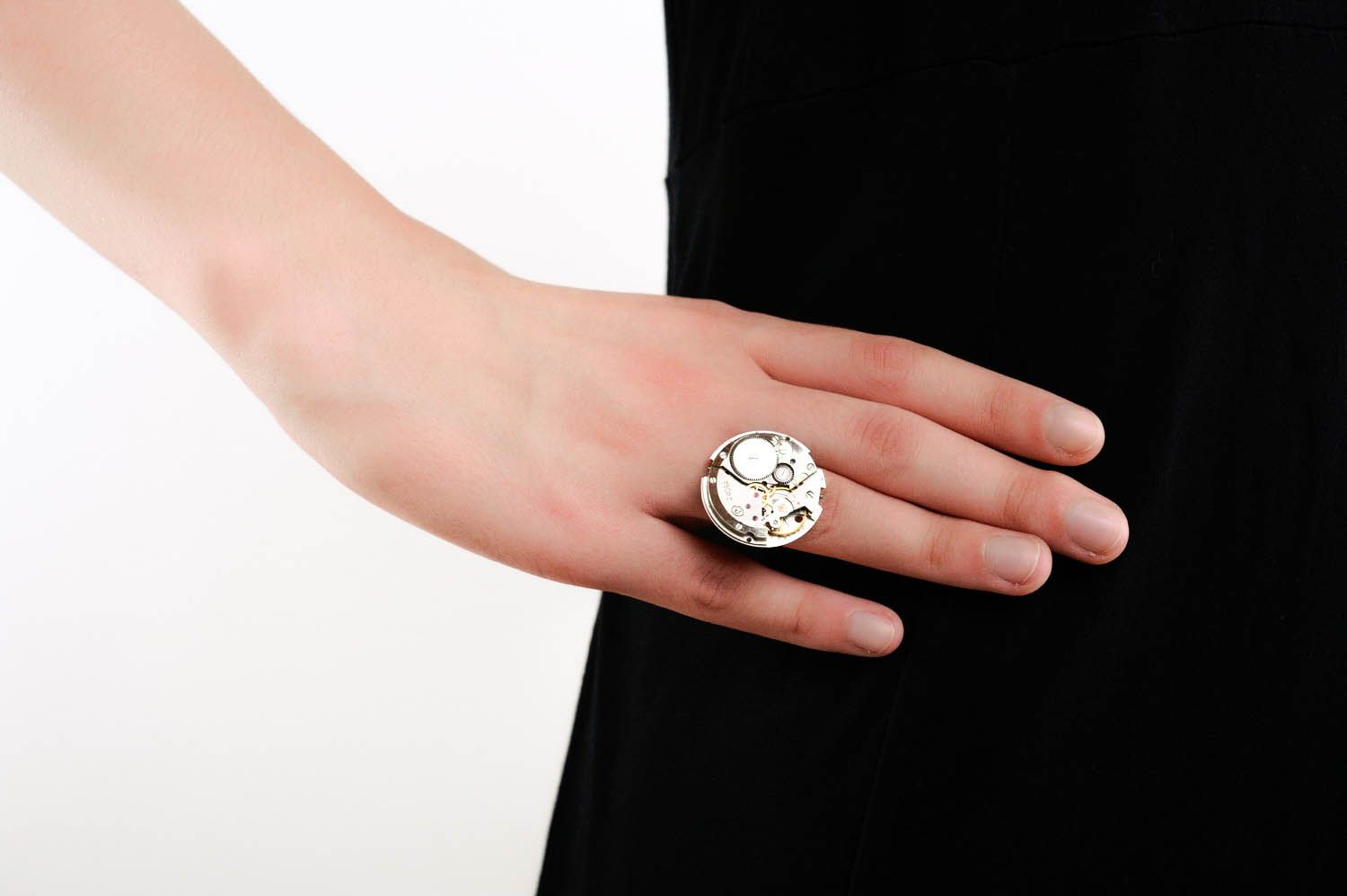Anello da donna fatto a mano anello di metallo bello con meccanismo di orologio
 foto 2