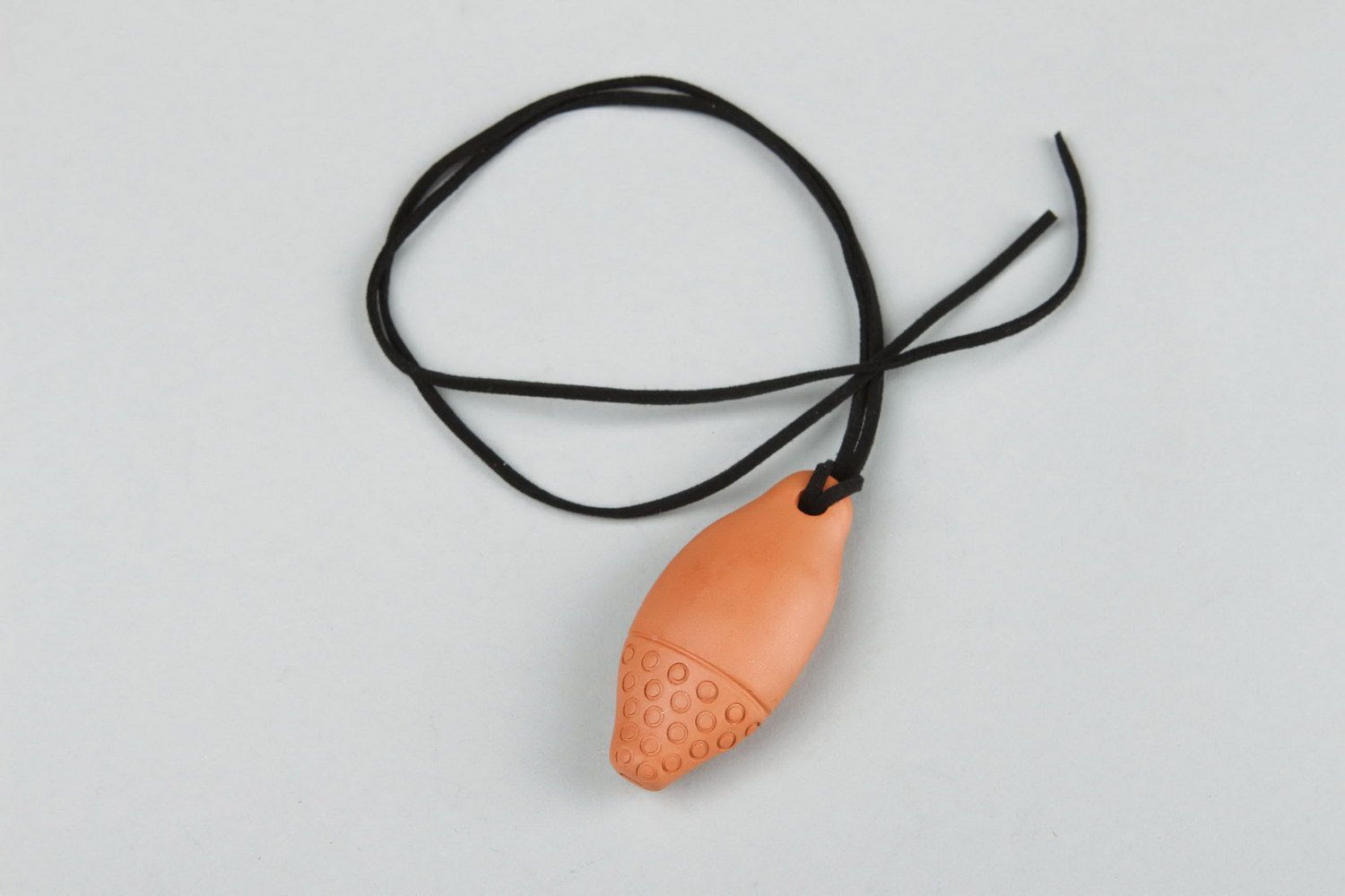 Lippenpfeife-Halsband mit Nestel foto 4