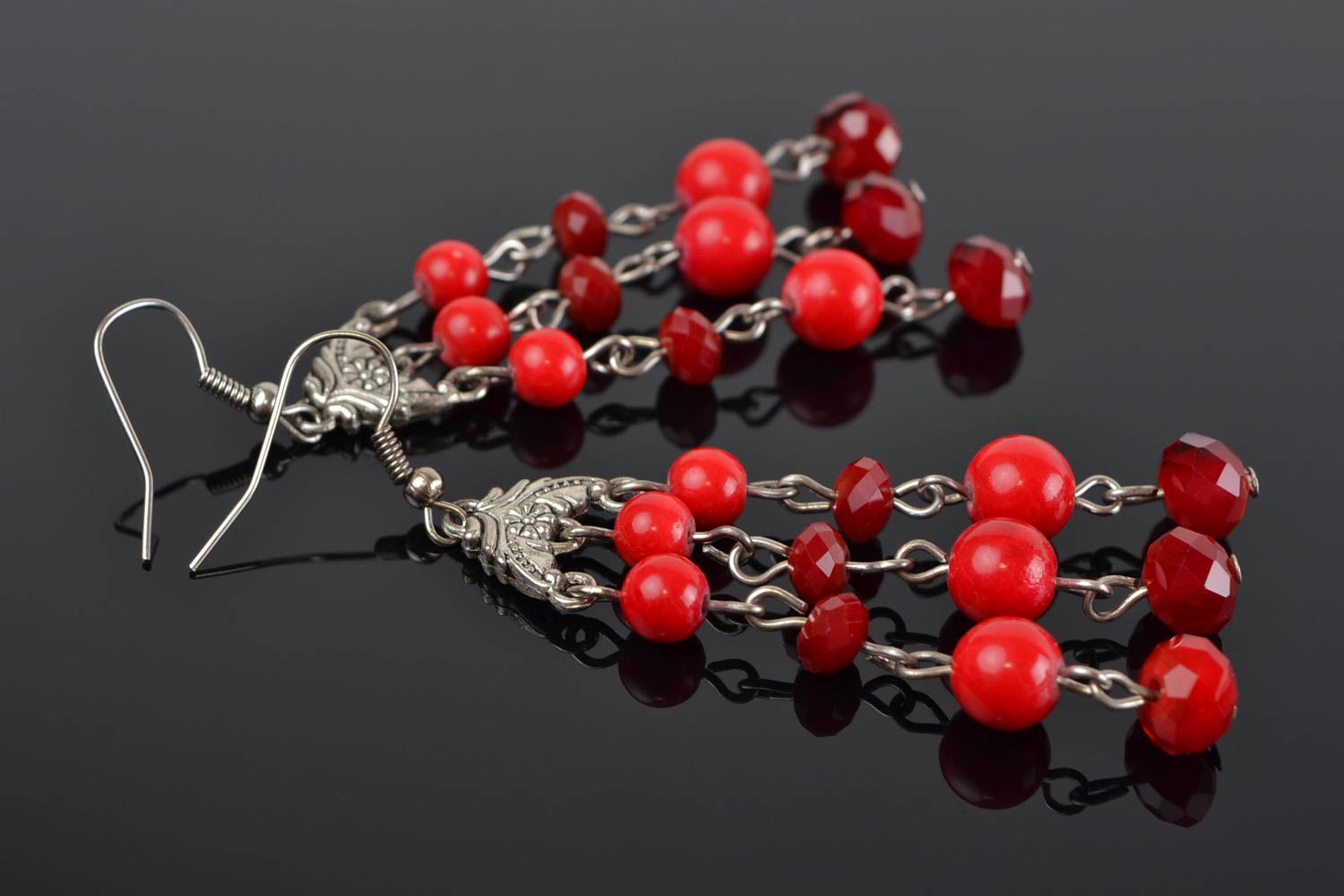 Rote Ohrringe aus Glas Perlen schöner origineller handmade Schmuck für Frauen foto 1