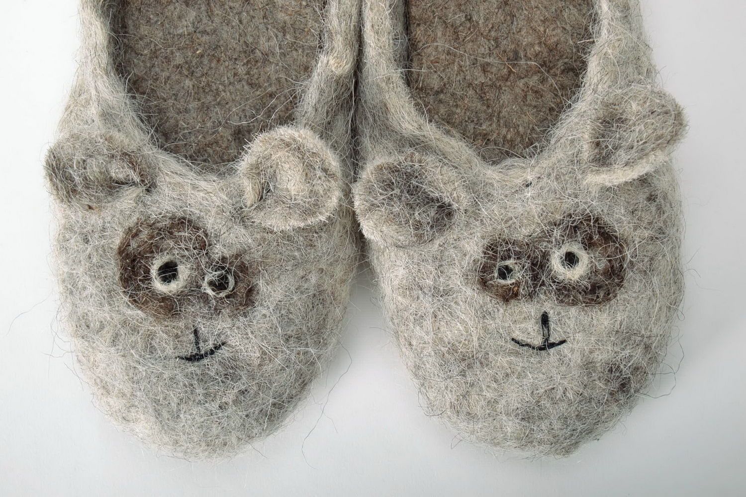 House Slippers made of felted wool photo 2