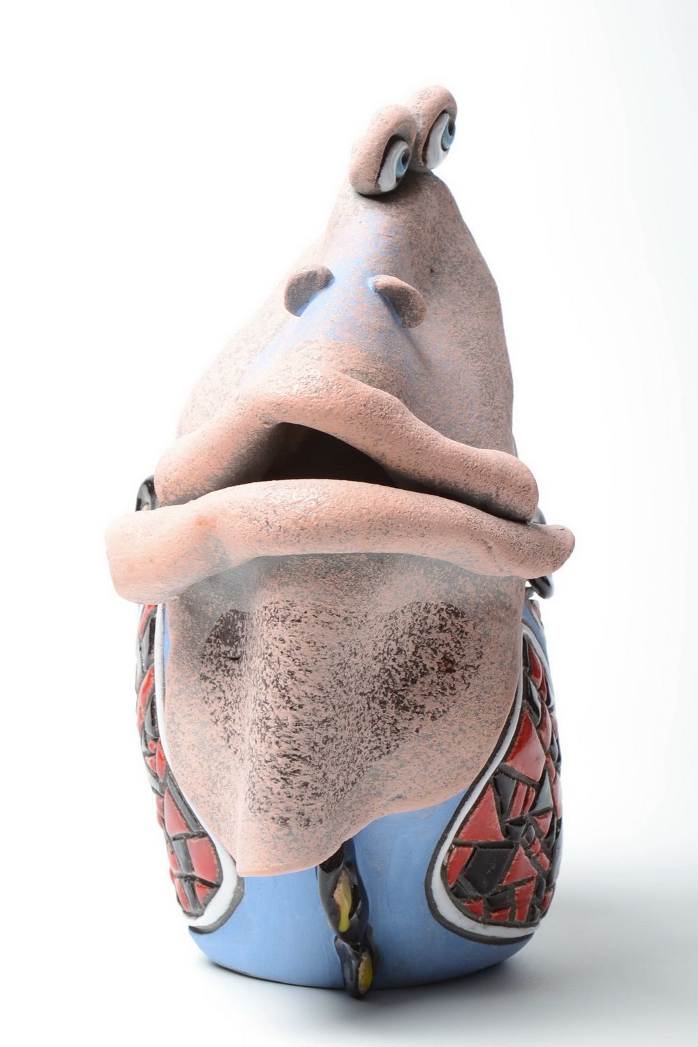 Оригинальная ваза ручной работы из глины расписанная пигментами в виде рыбы фото 2
