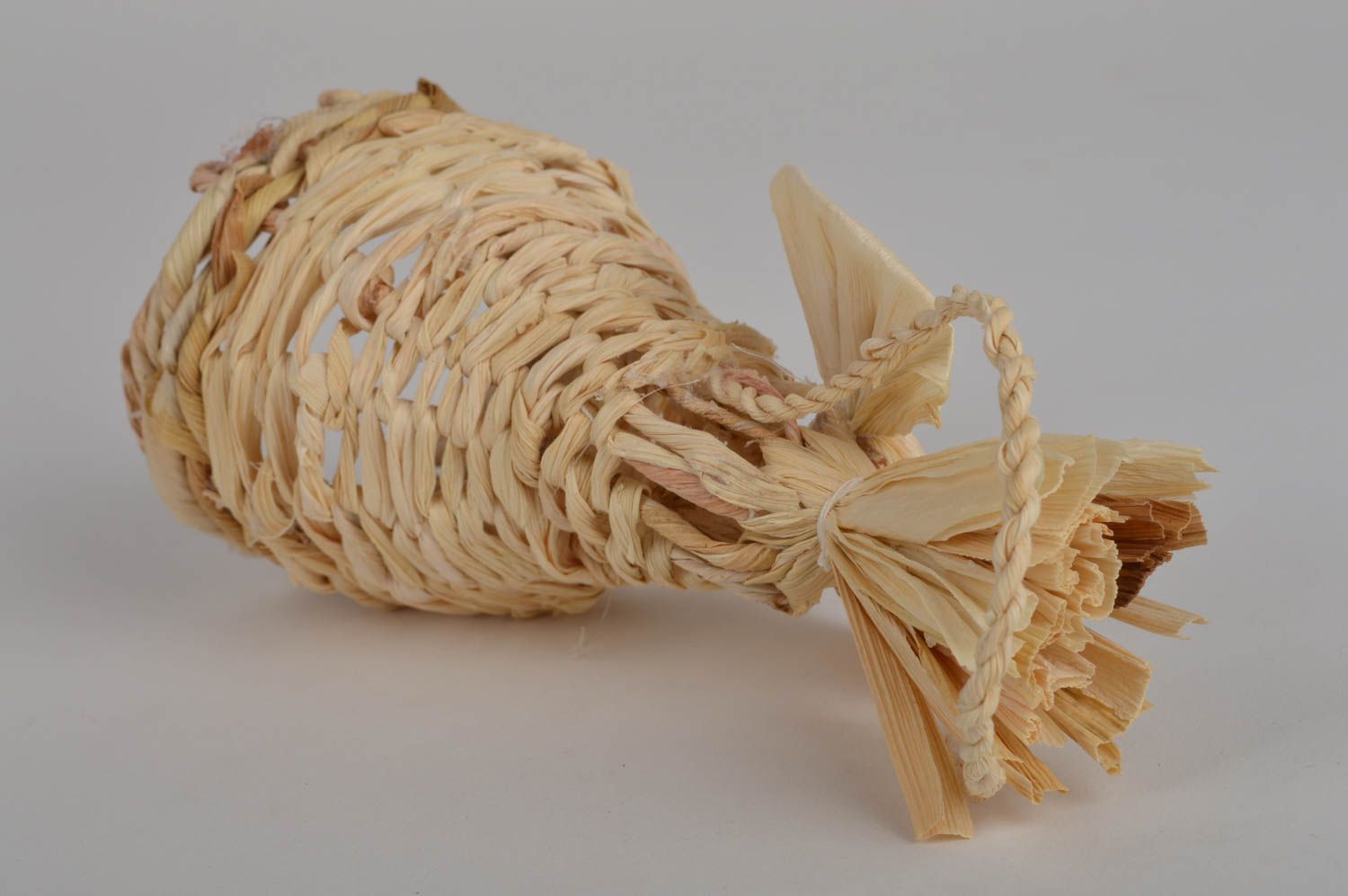 Колокольчик с бантиком из кукурузных листьев плетеный вручную для декора дома фото 3
