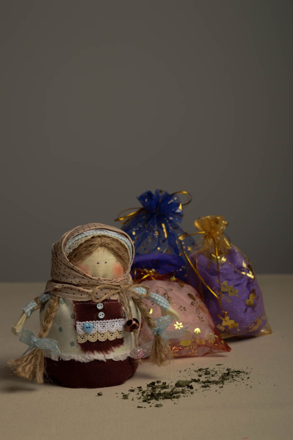 Muñeca hecha a mano de trapo amuleto de protección decoración de interior  foto 1