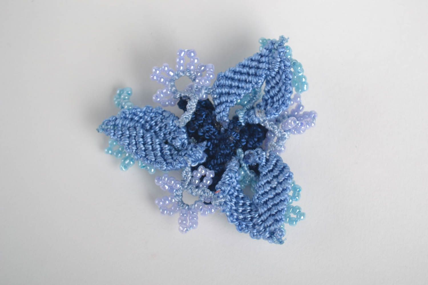 Украшения ручной работы брошь цветок плетеная брошь макраме анкарс Синий цветок фото 3