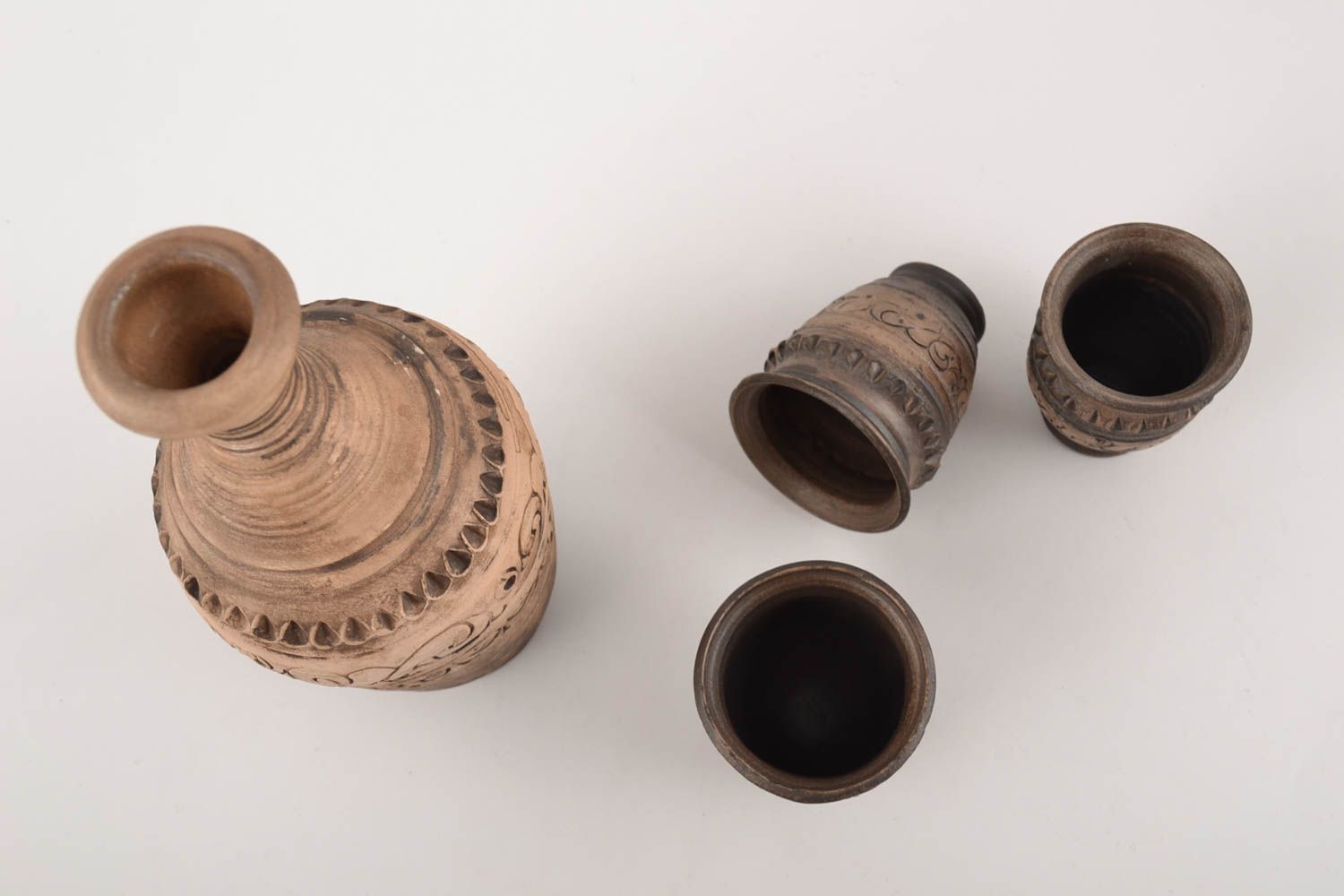 Botella de cerámica 500 ml y tres vasos hechos a mano hermosos ionizados foto 2