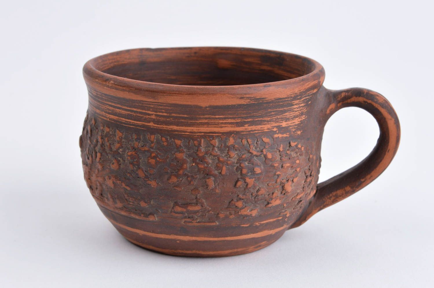 Red clay drinking cup with handle and rustic pattern photo 2