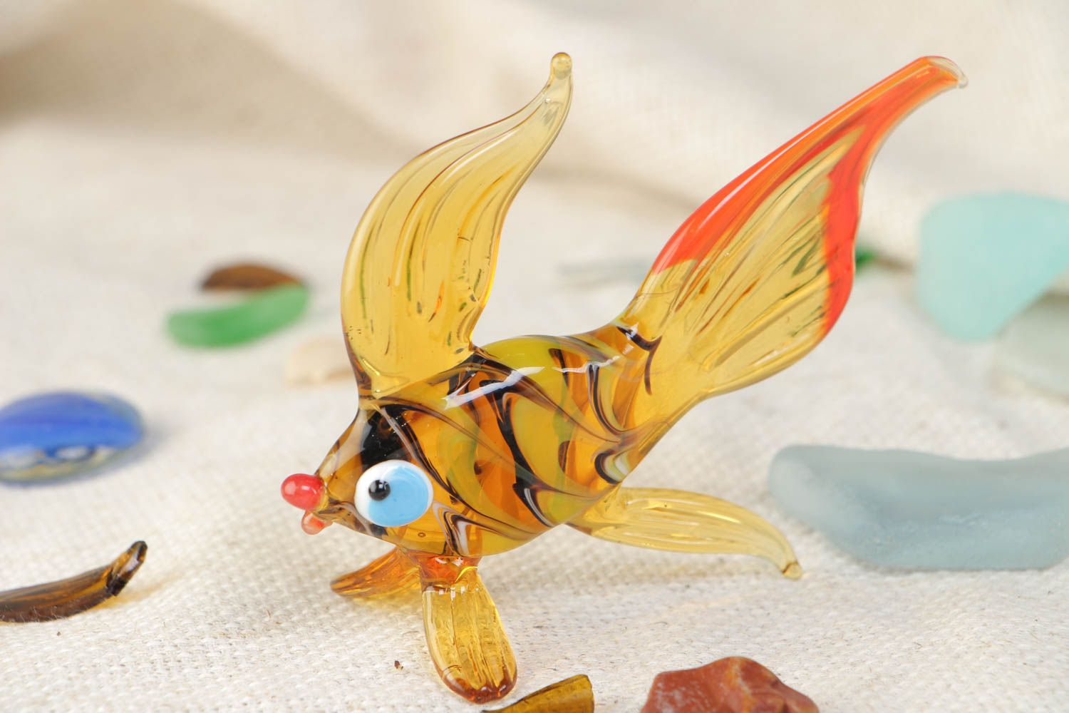 Bright handmade small glass figurine of fish lampwork photo 1