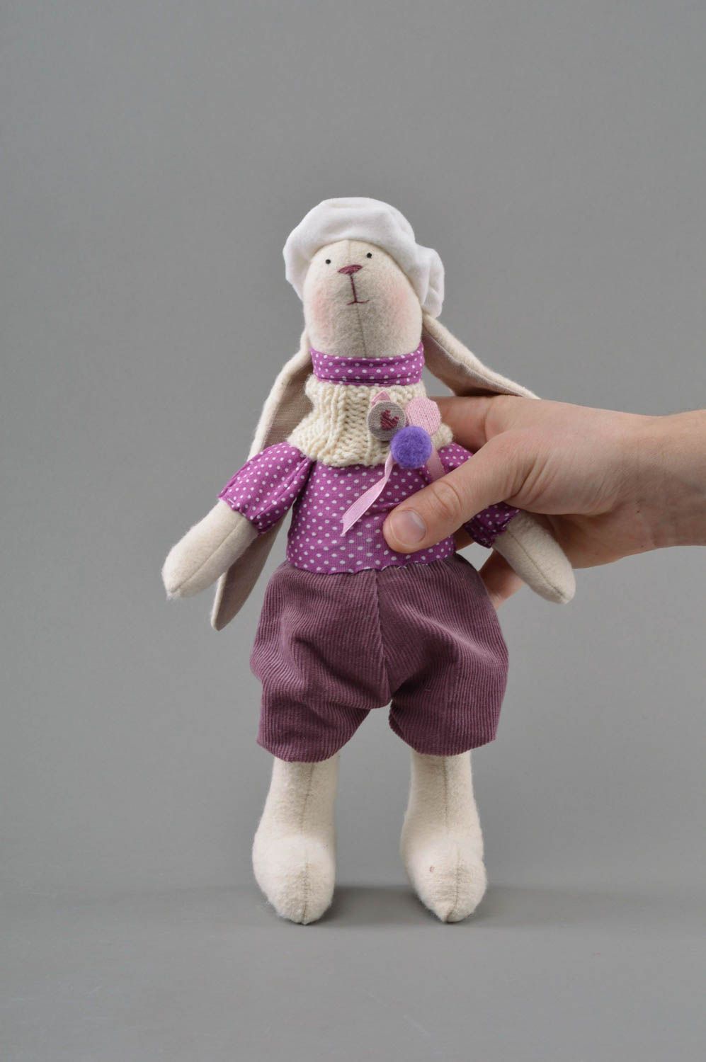 Petite peluche lapin en coton blanche en gilet mauve déco jouet pour enfant photo 4