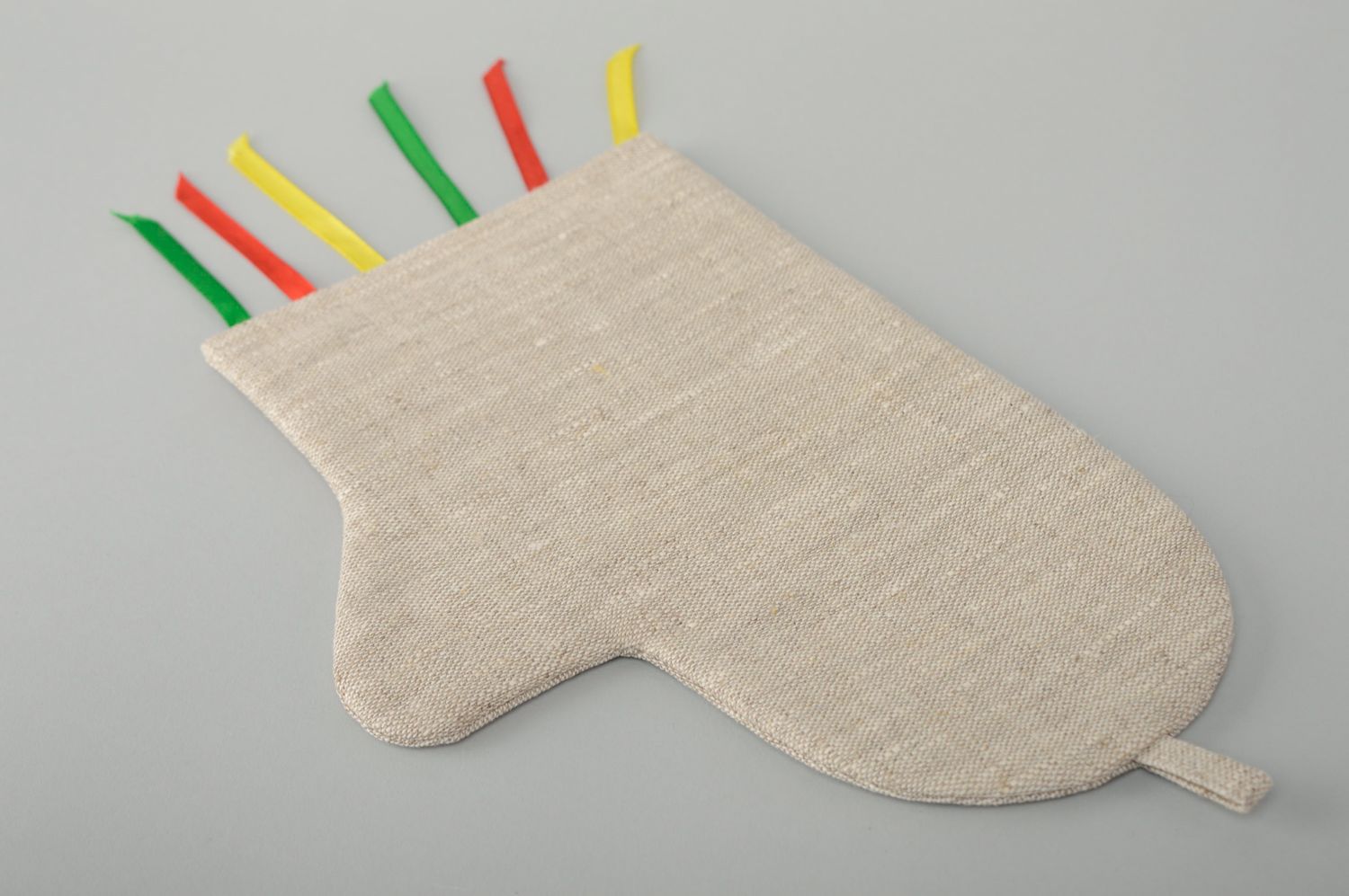 Льняная рукавичка-прихватка для горячего с вышивкой гладью Веночек фото 2