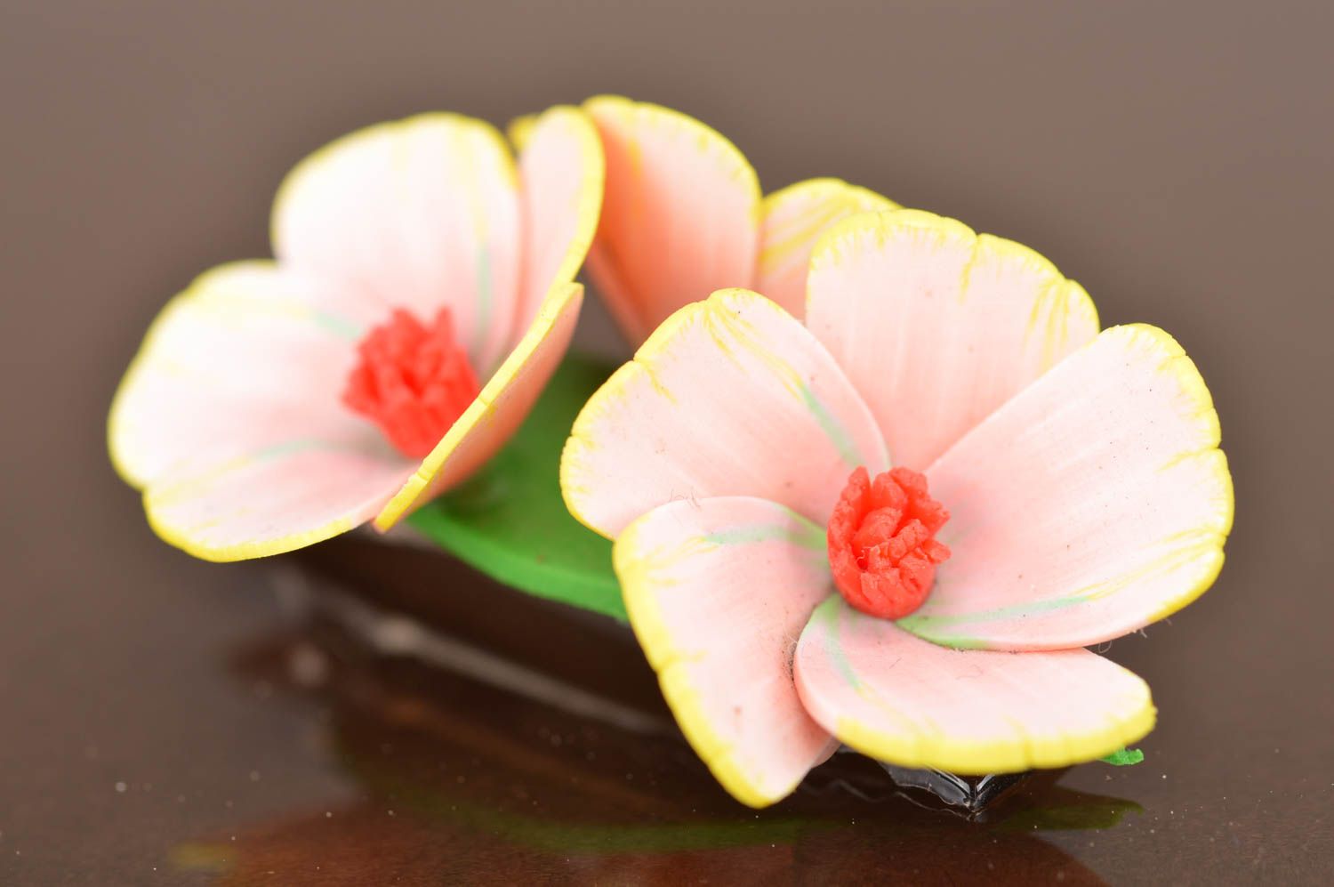 Helle schöne kleine handgemachte Blumen Haarspange in Rosa aus Polymerton foto 5