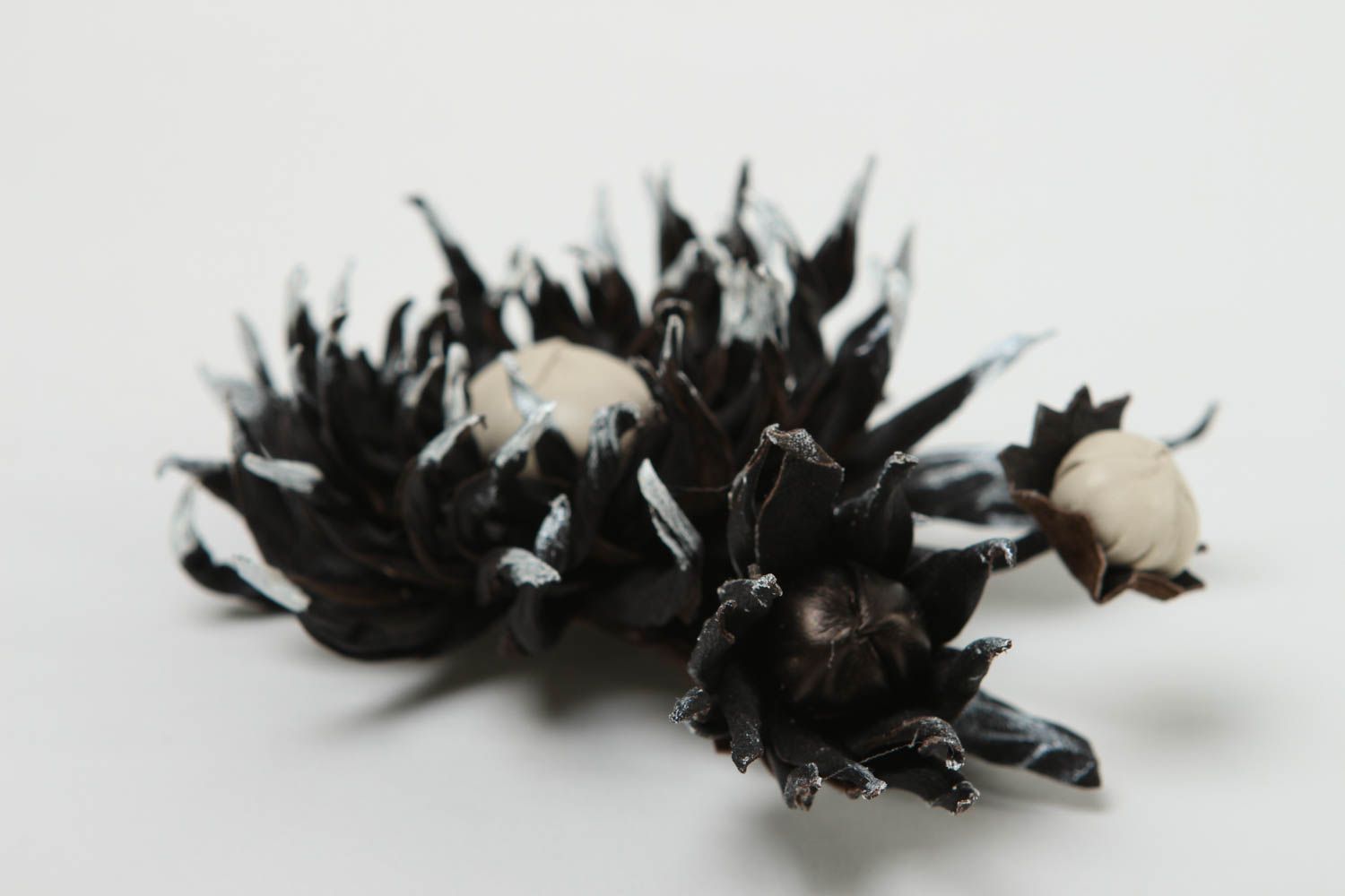 Авторская бижутерия ручной работы красивая брошь черный цветок брошь из кожи фото 3