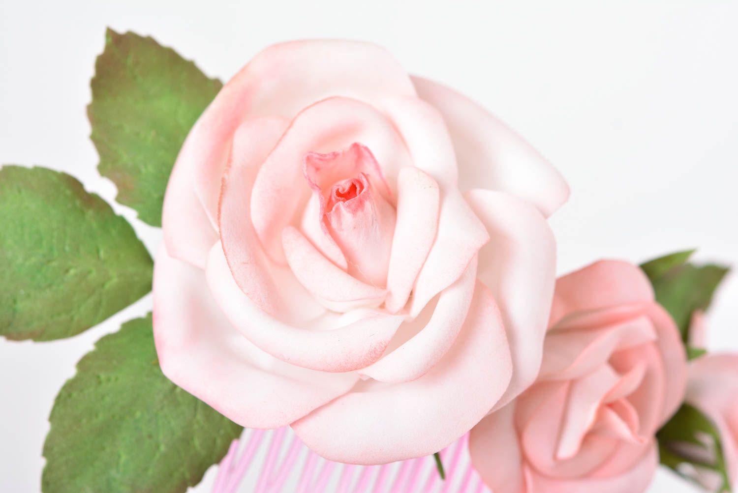 Заколка ручной работы розовые цветы из фоамирана украшение для волос праздничное фото 5