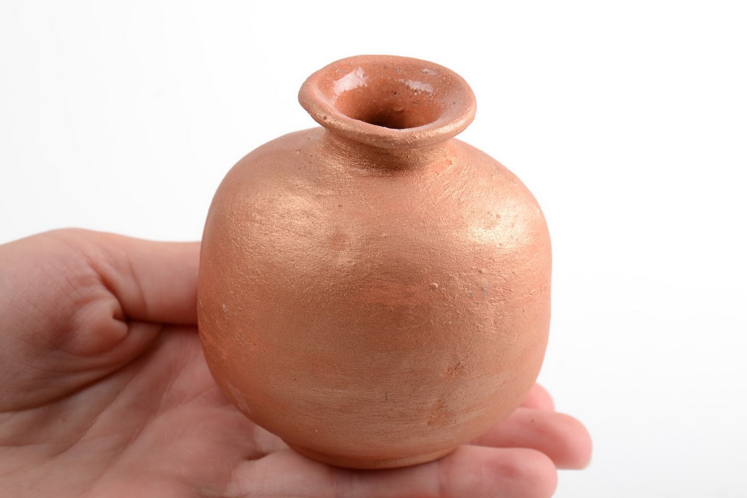 Маленькая глиняная ваза ручной работы необычная интерьерная для декора дома фото 5