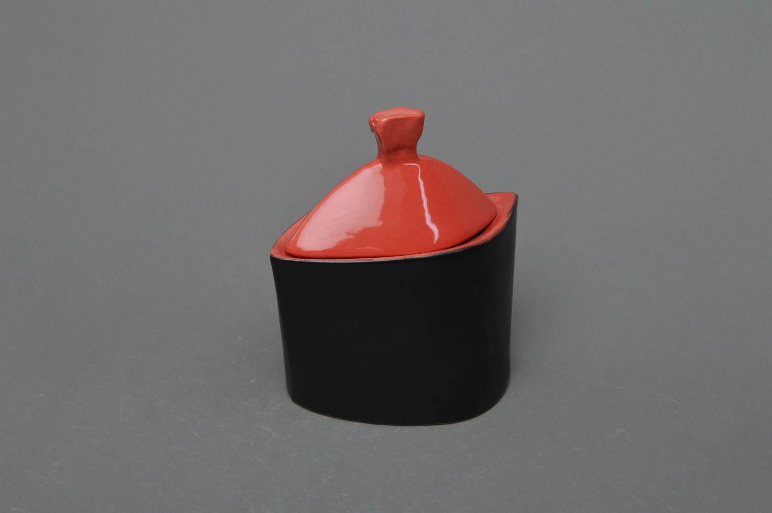 Porcelain sugar bowl painted with glaze elegant handmade black with red dish photo 1