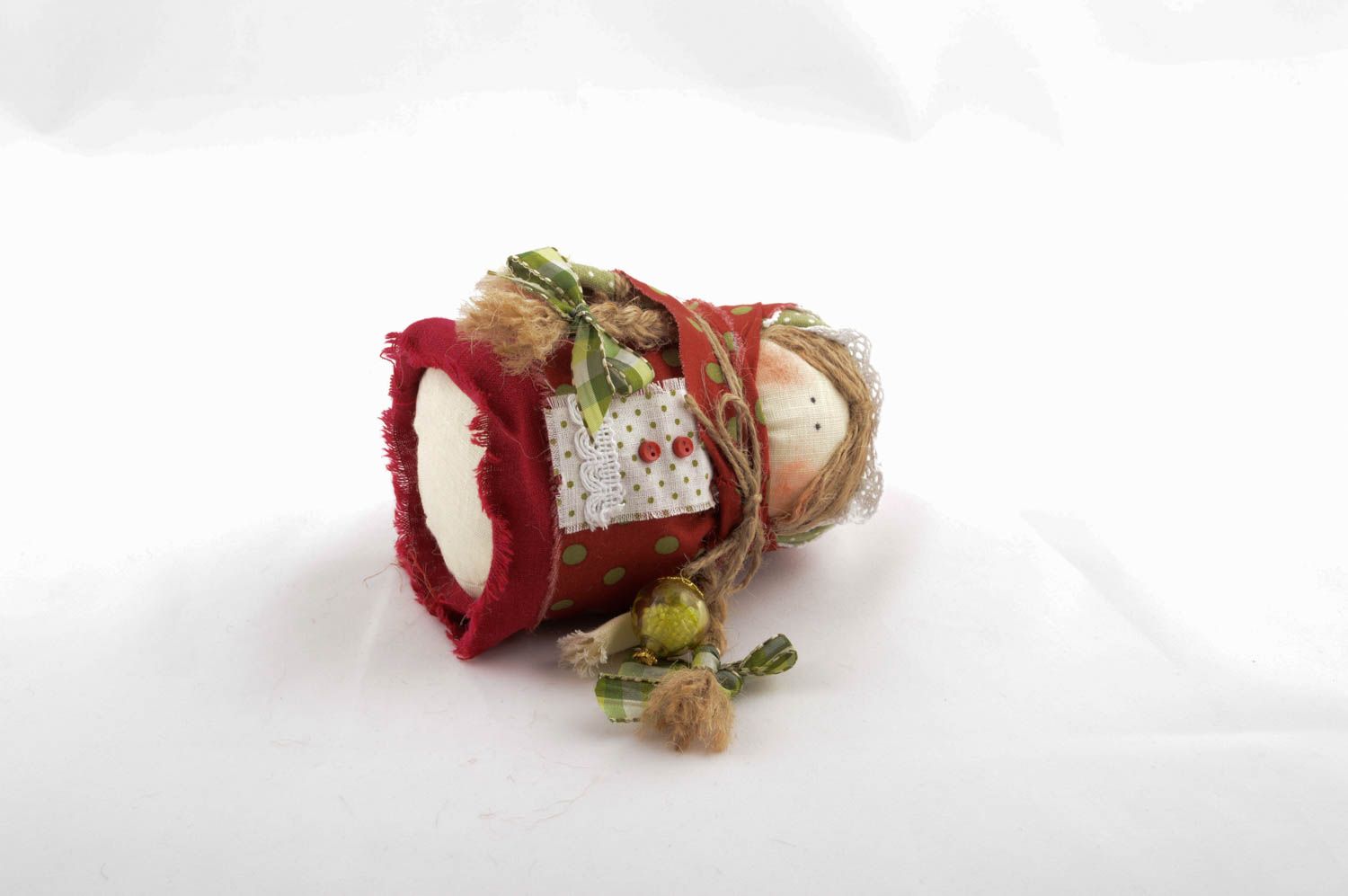 Muñeca de trapo con granos hecha a mano amuleto de protección decoración de casa foto 4