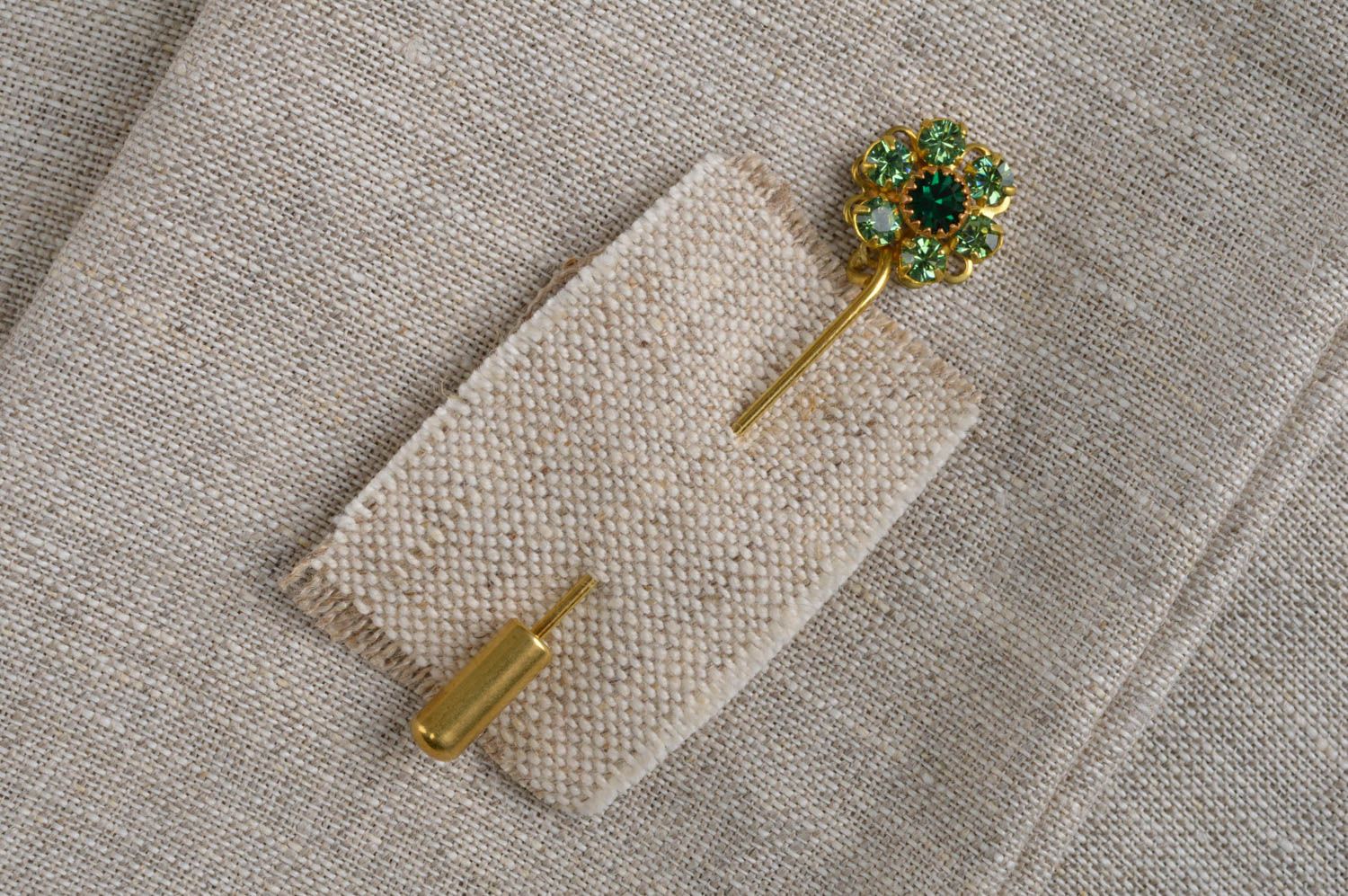Broche avec fleur en cristaux autrichiens faite main en métal petite élégante photo 2