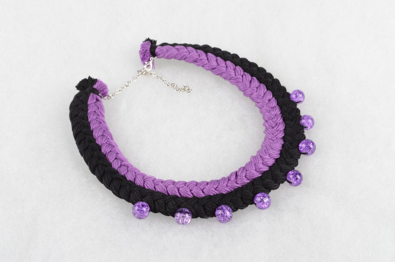 Collier textile Bijou fait main noir violet massif en fils Cadeau original photo 5