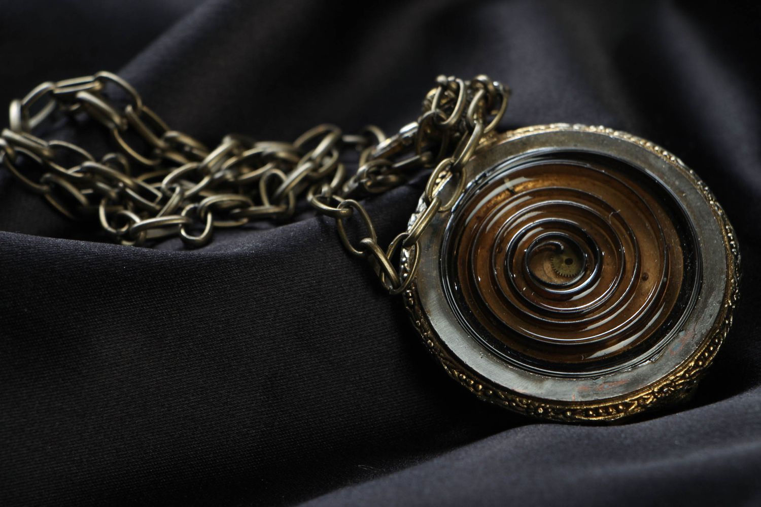 Beautiful neck pendant with massive chain in steampunk style photo 3