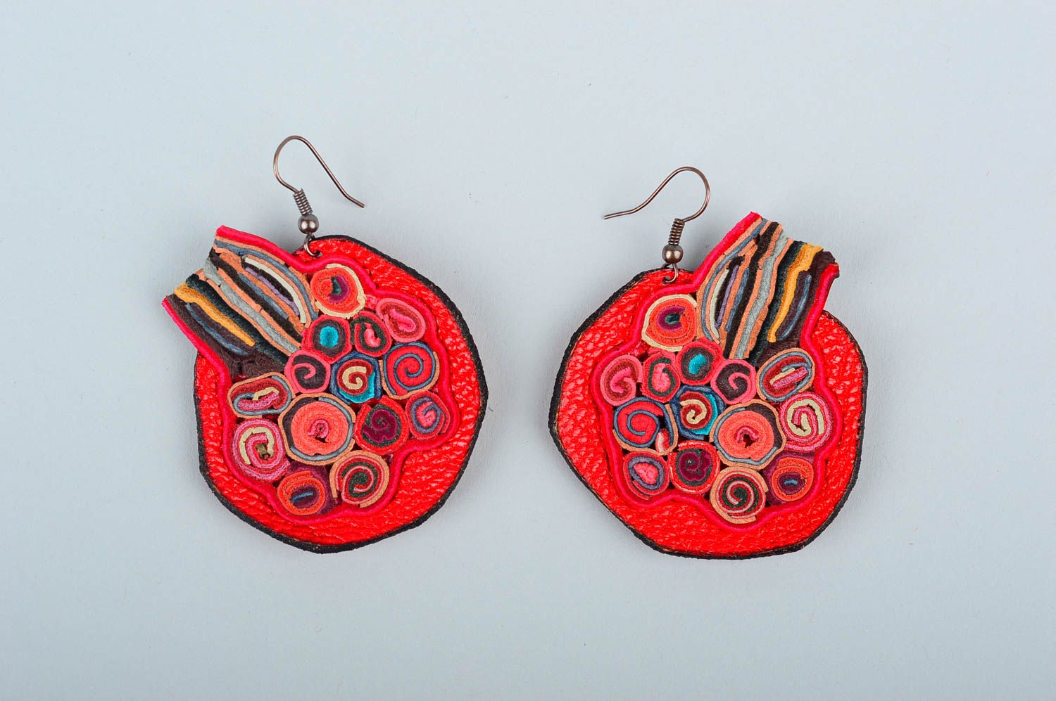 Boucles d'oreilles en cuir Bijou fait main rouges originales Cadeau pour femme photo 2