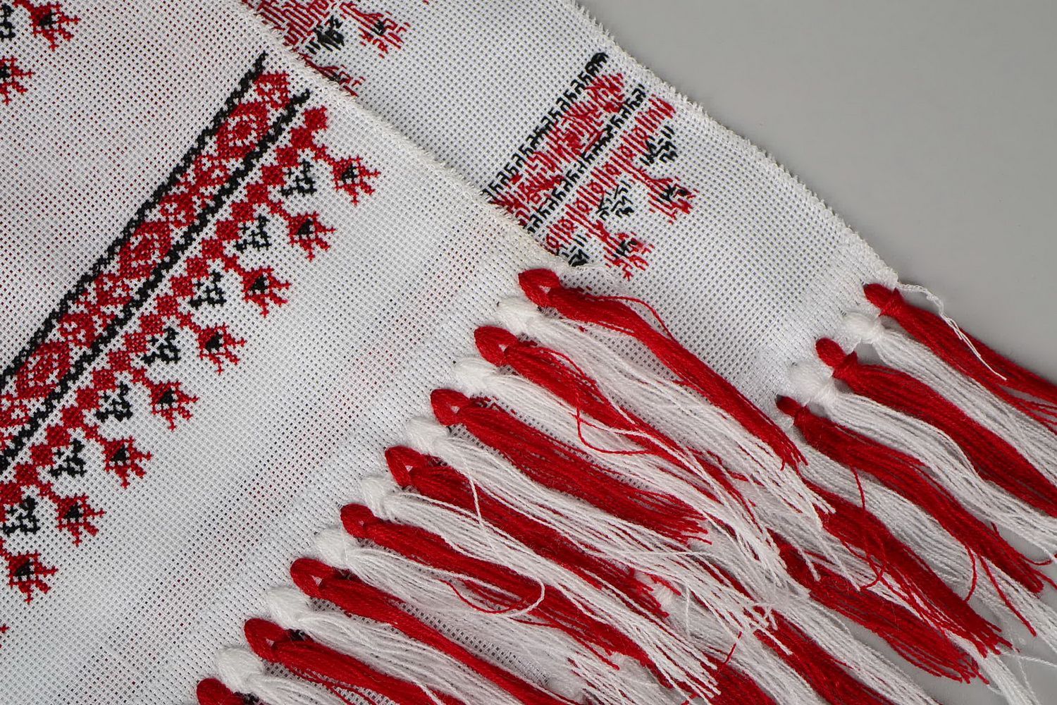 Serviette brodée au motifs traditionnels Rushnyk photo 3