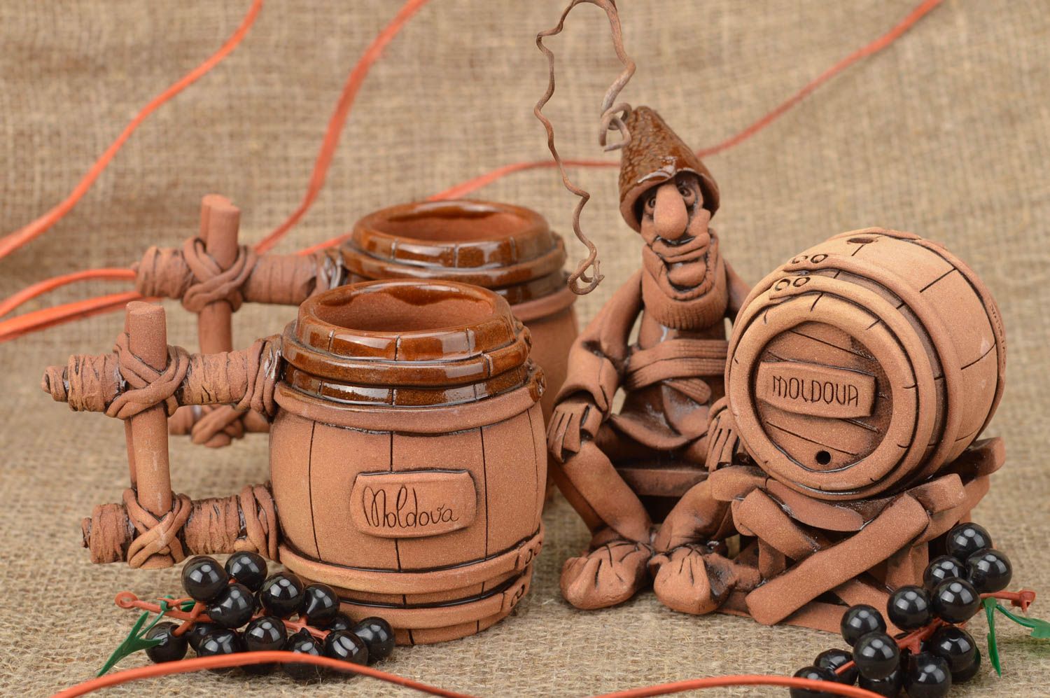 Фигурка из глины и две чашки набор из трех изделий коричневые ручная работа фото 1