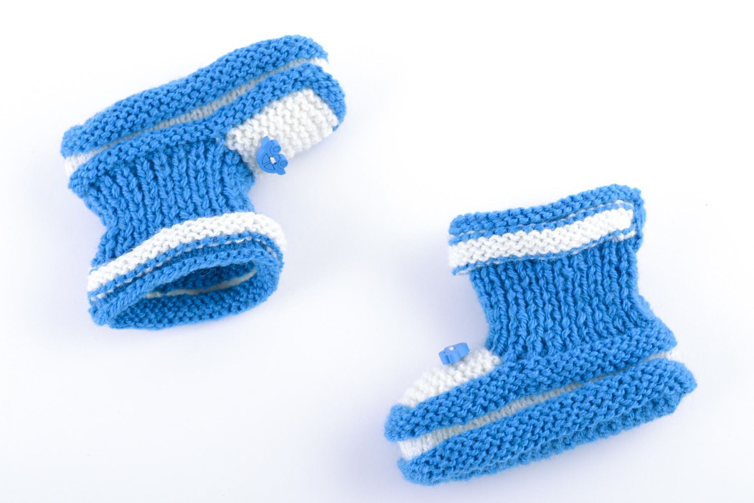White and blue beautiful warm baby bootees hand knitted of natural wool photo 3