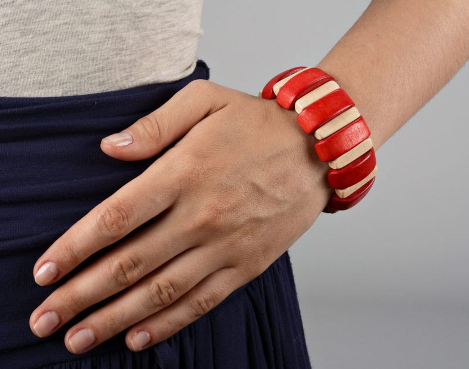 Striped red wrist bracelet photo 5