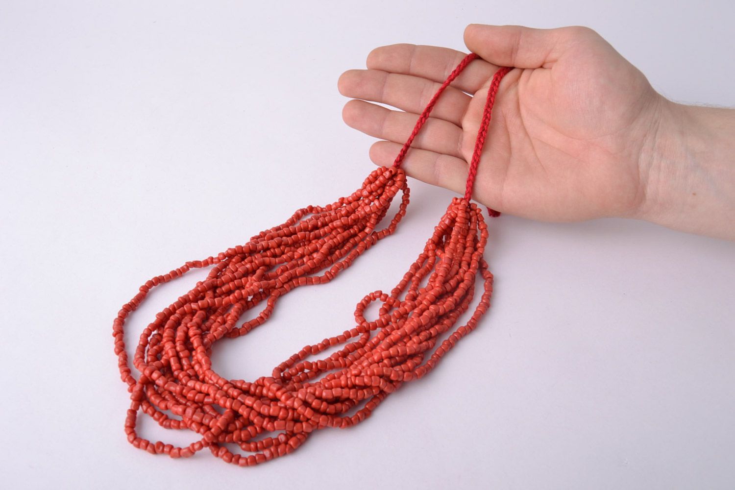 Gros collier fait main rouge foncé perles de rocaille ethnique fait main photo 2