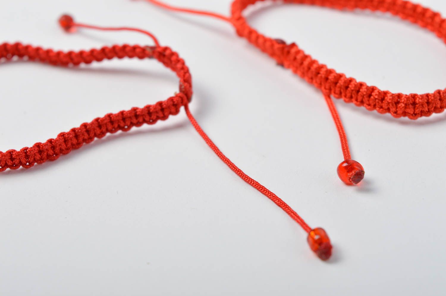 Bracelets textiles fils rouges Bijoux fait main Accessoires enfant 2 pièces photo 4