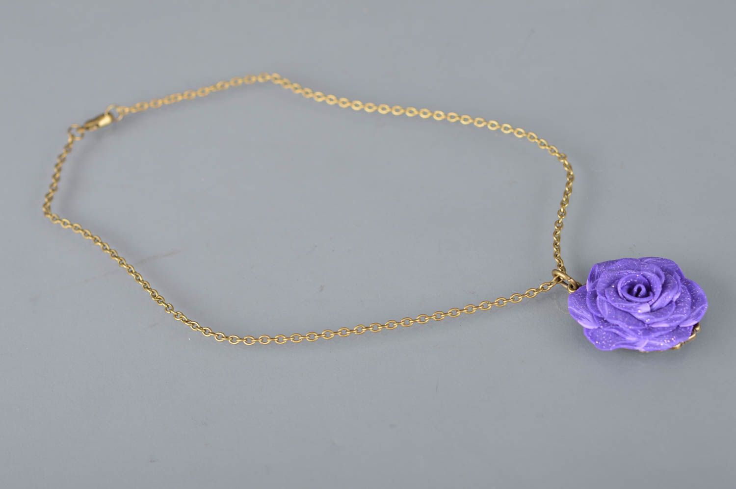 Pendentif en pâte polymère fait main fleur violette bijou pour femme de créateur photo 2